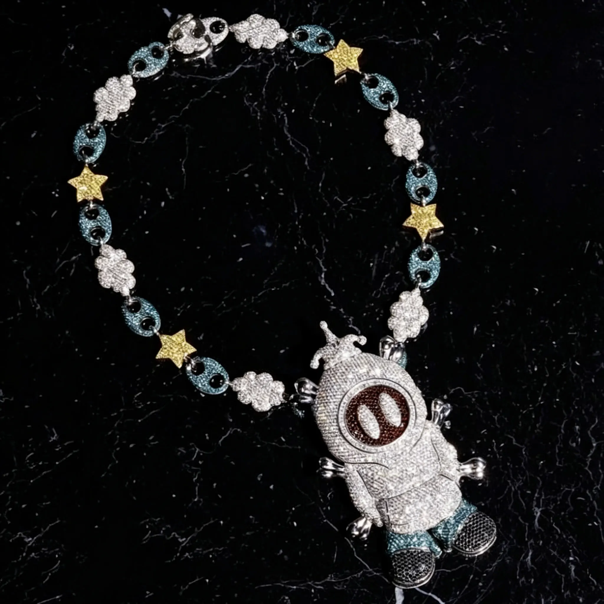 LYEE CYEE Exquisite Full Diamond Cartoon Trendy Play Spaceman 3D Rap Pendant Necklace Fashionable Charm Hip Hop Jewelry, Exquisite Cutting Craftsmanship, Shining with Light, Fashionable and Elegant Appearance, Birthday Gift or Stacked Wear