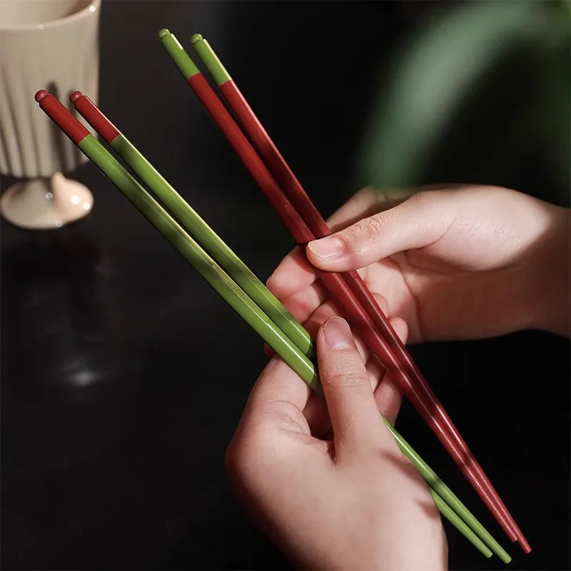 

Anti-hot Reusable Chinese Alloy Chopsticks With Gift Box Anti-bacterial Non-slip Dishwasher Safe Kitchen Round Sushi Chop Stick