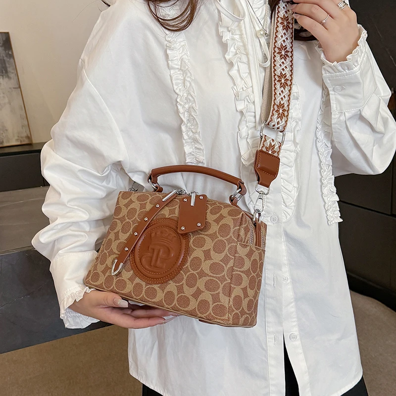 

Classic Ladies Shoulder Bag Leather Crossbody Messenger Elegant By Famous Designer Luxury Brand Popular for Use