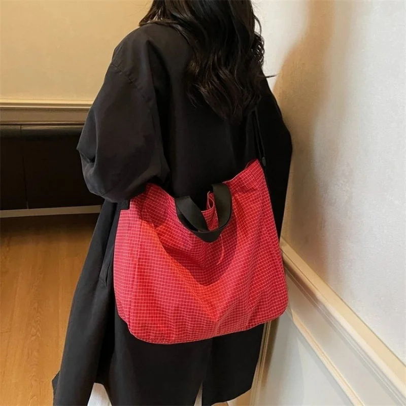 Torebka damska skórzana na ramię luksusowej marki premium, nowość 2025, znanej projektantki, styl casual, moda paryskie vintage, modny wygląd. ​