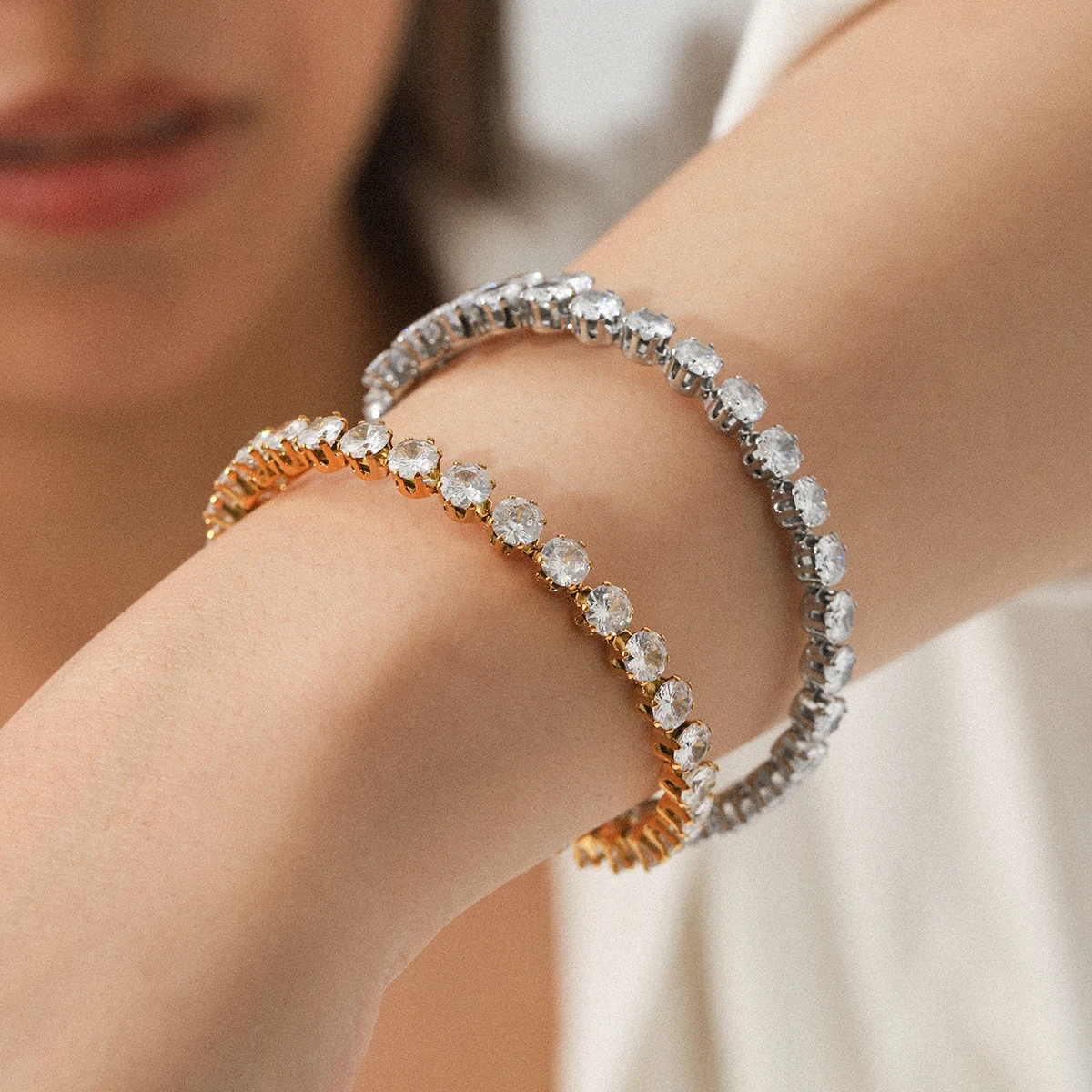 

Huangchao Full Zircon Cuff Bracelet for Women, Stainless Steel 18K Gold Plated Bangles Fashion Jewelry Accessories