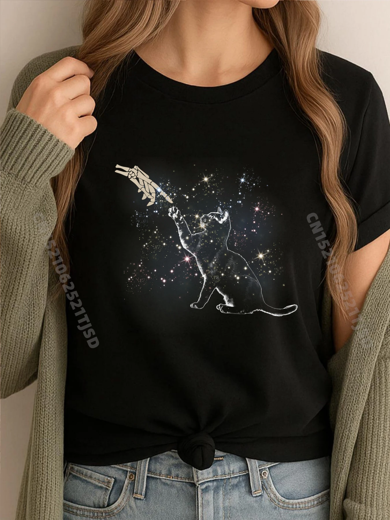 

Хэллоуин Кот Скелет Рука Гранж Звездная Ночь Роскошная Футболка Хэллоуин