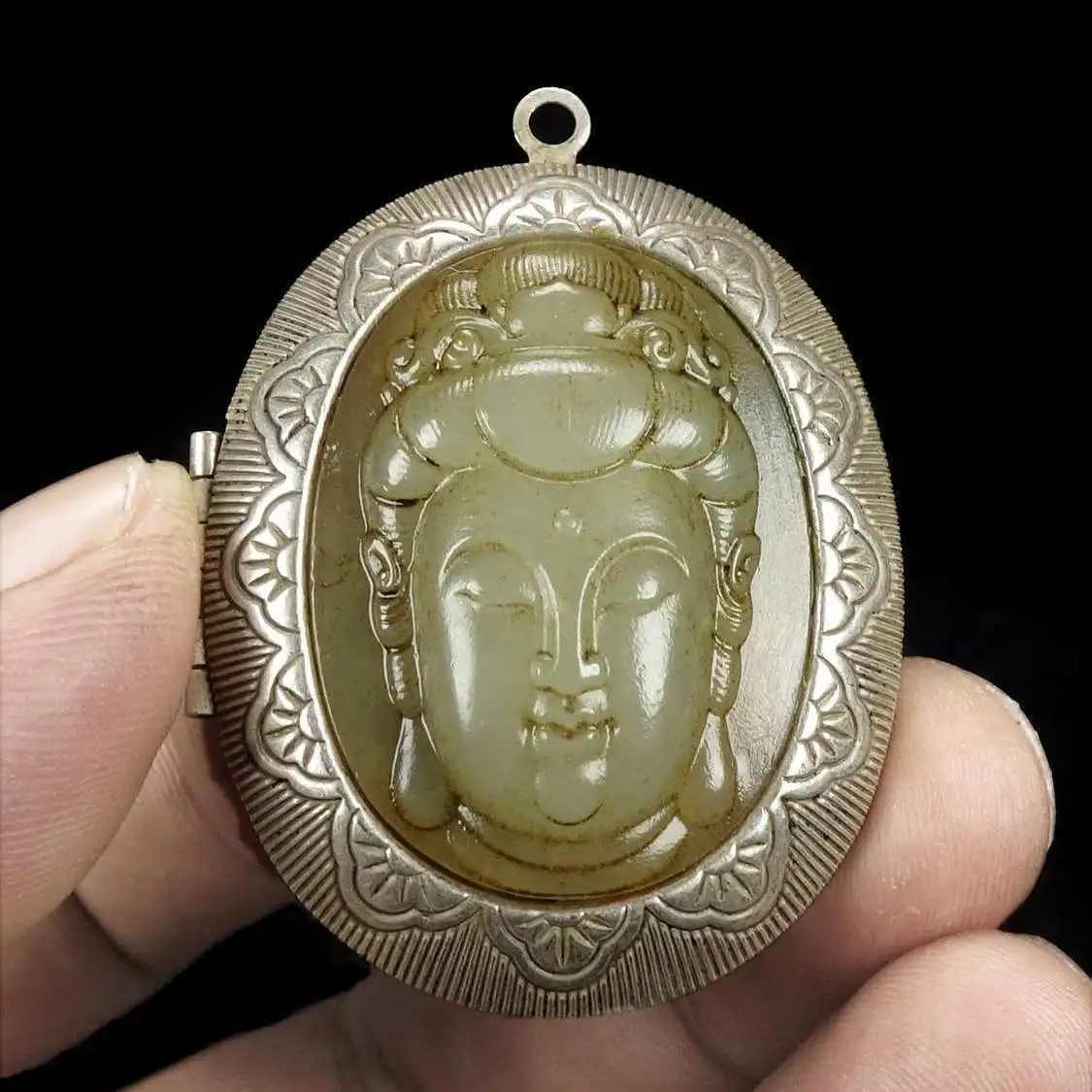 Chinese natural exorcism Hetian jade retro small pendant