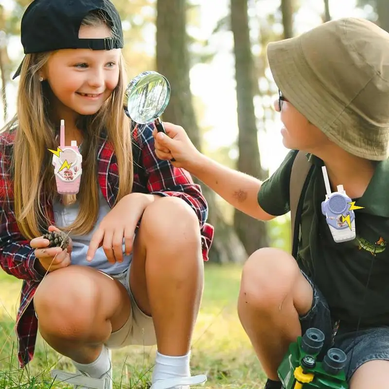 Walkie talkies recarregável, 2 pacotes, jogos de acampamento ao ar livre, brinquedo de longo alcance, quintal ao ar livre com cordão para crianças e adultos, aniversário