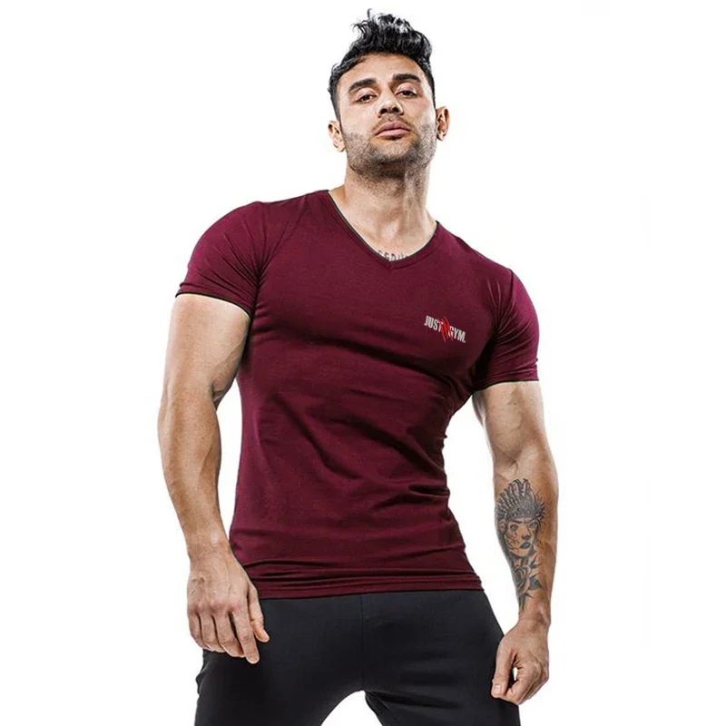 Mężczyźni moda codzienna topy z dekoltem w serek bawełniana oddychająca koszulka z krótkim rękawem siłownia kulturystyka trening fitness koszule slim fit