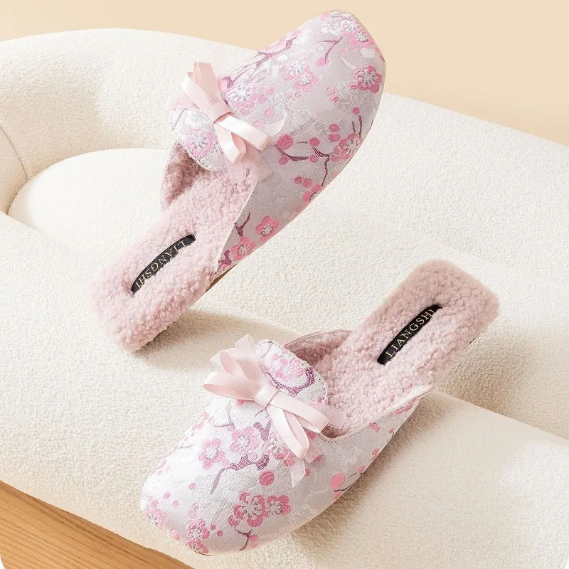 أنيقة الساتان المطرزة زهرة شبشب منزل امرأة الحلو القوس تصميم شتاء دافئ نعال من القطن مريحة لينة شبشب مسطح