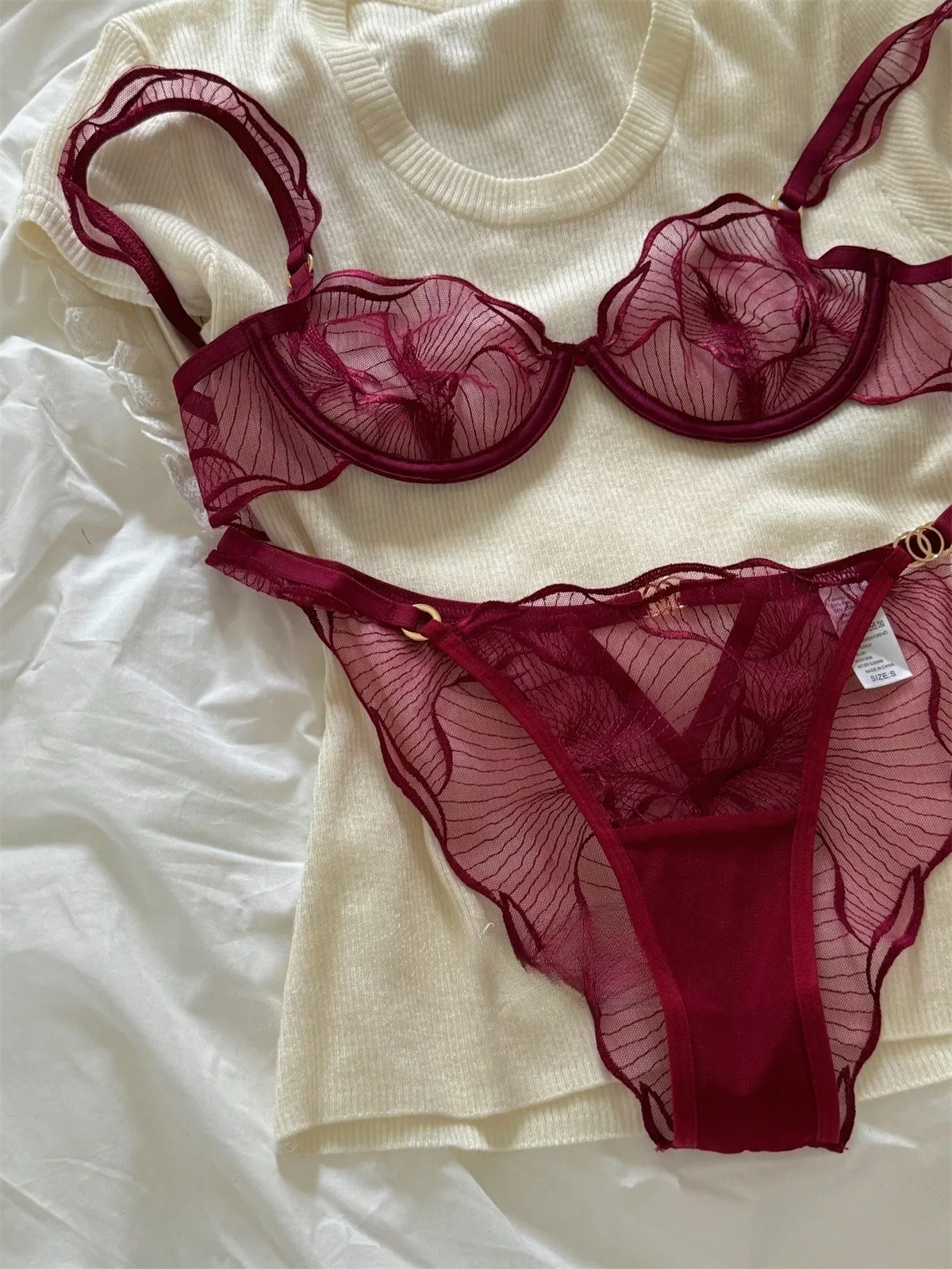 

Wine red flowers embroidered sexy lingerie niche thin lace upturned bra suit underwear female
