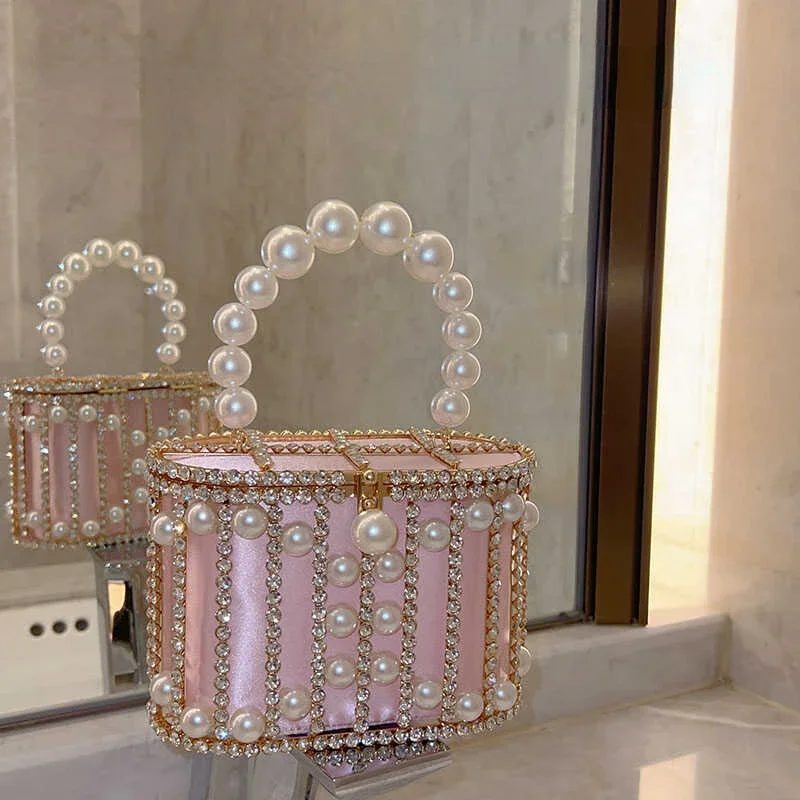 Vintage Clutch Purse Luxury for Women Hollowed Out Diamonds Pearls Basket Bag Evening Flower Fairy Clip Handle Wedding Bag 2024