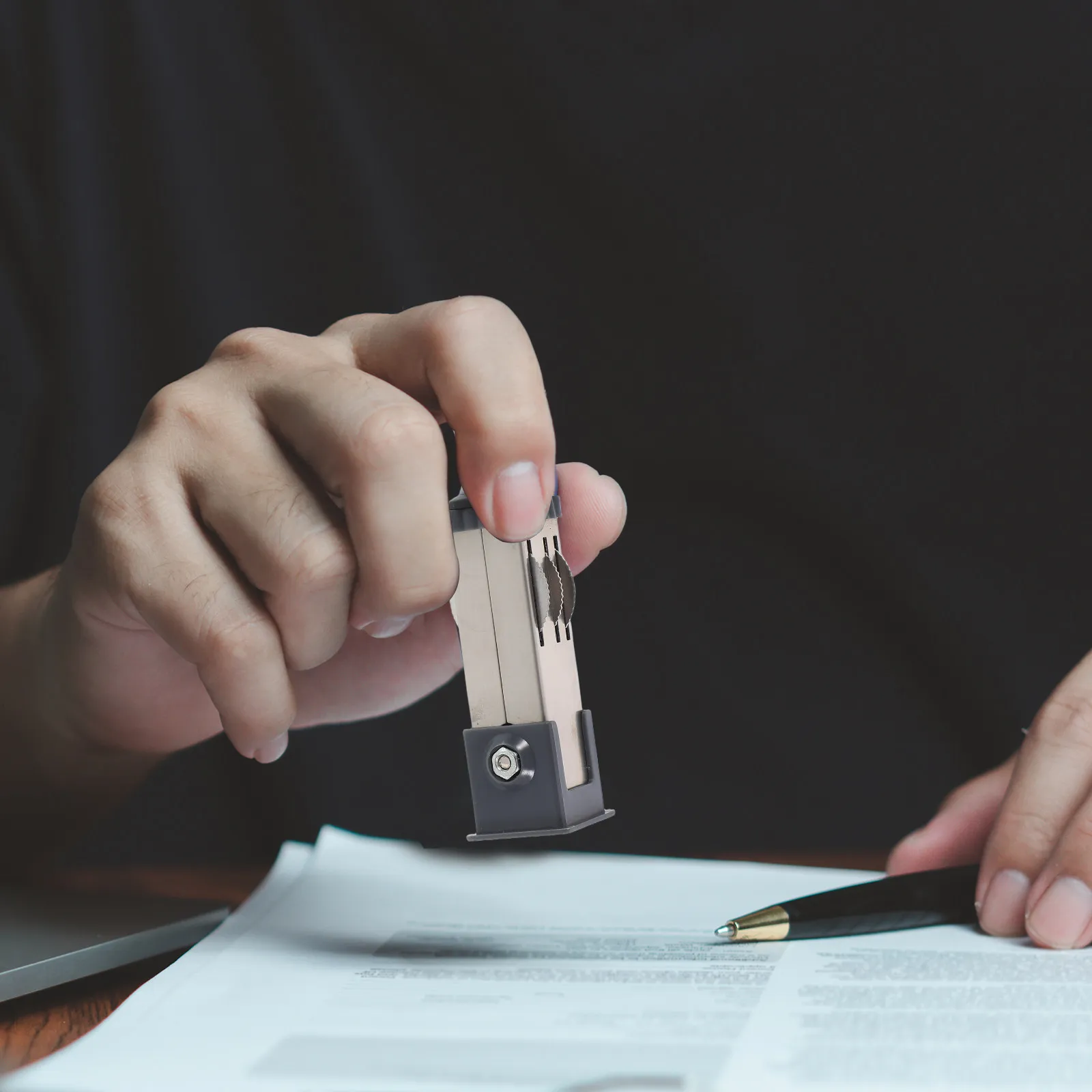 

Набор из 1 металлического ручного датеровщика для нанесения даты, портативный многофункциональный инструмент для маркировки даты с четким оттиском для офиса