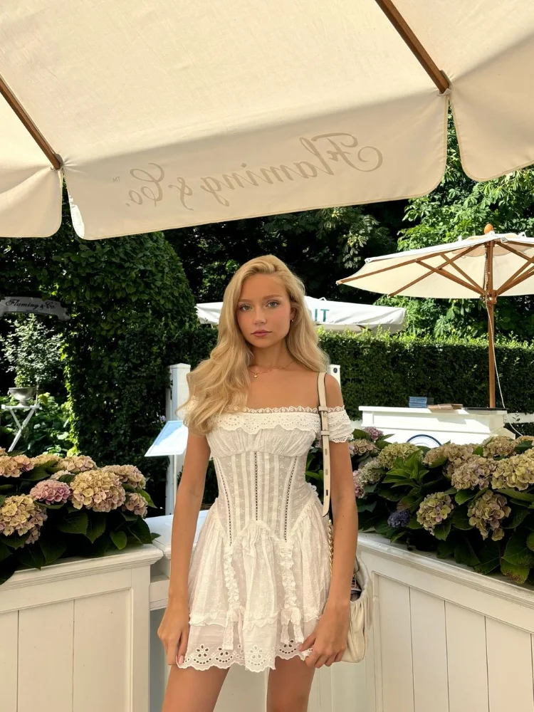 Femmes dentelle Patchwork découpe Mini Robe Sexy col carré épaules dénudées taille haute robes dame 2025 vacances d'été Robe décontractée