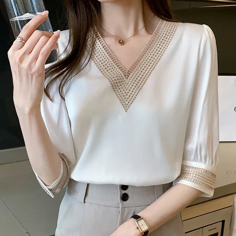 2025 élégant broderie demi manches blanc femmes Blouses col en v lâche en mousseline de soie hauts décontracté dentelle chemise bureau dame Blouse 13366