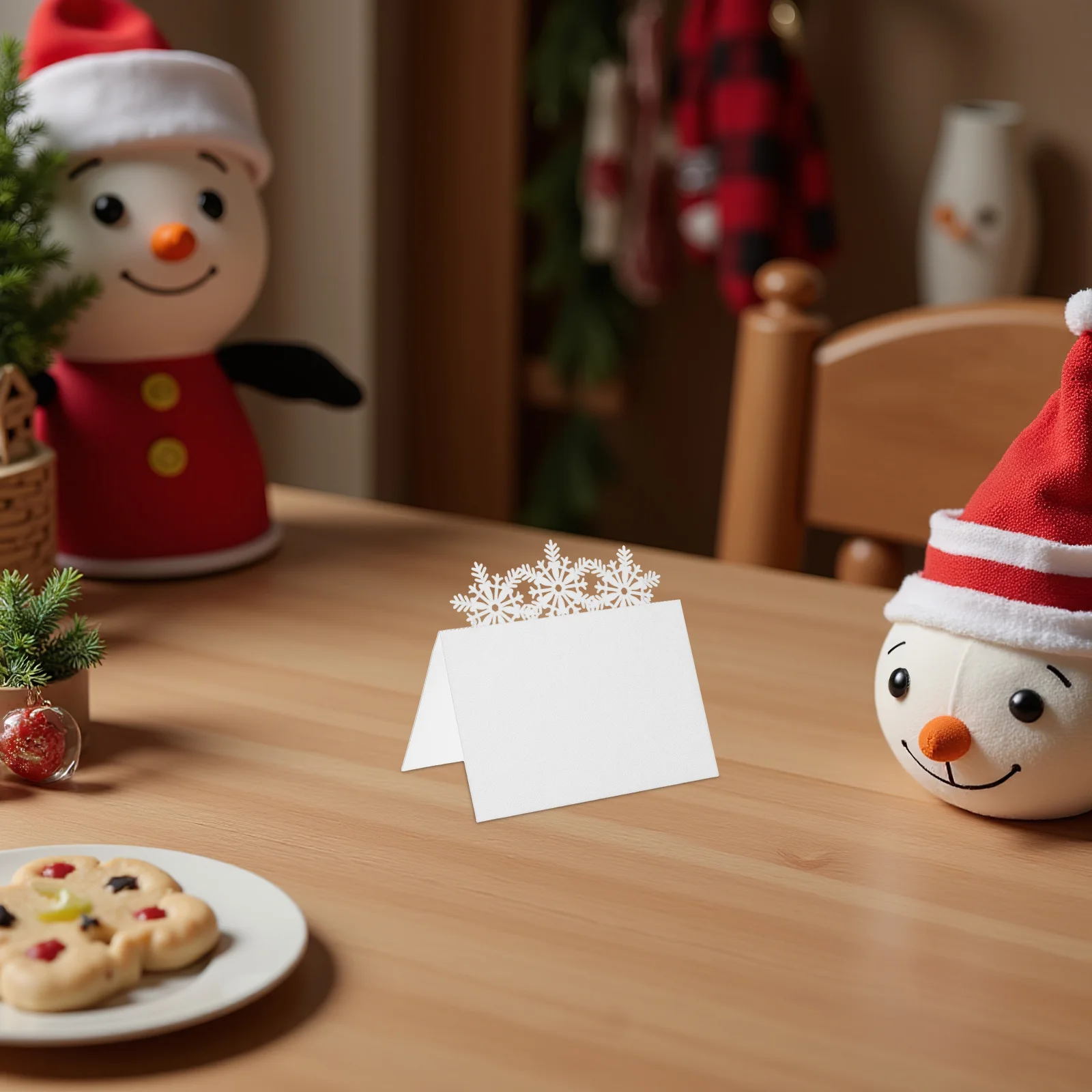 

50Pcs Snowflake Christmas Place Cards Paper Name Tags Blank Seating Cards for Holiday Dinner Party Wedding Table Setting