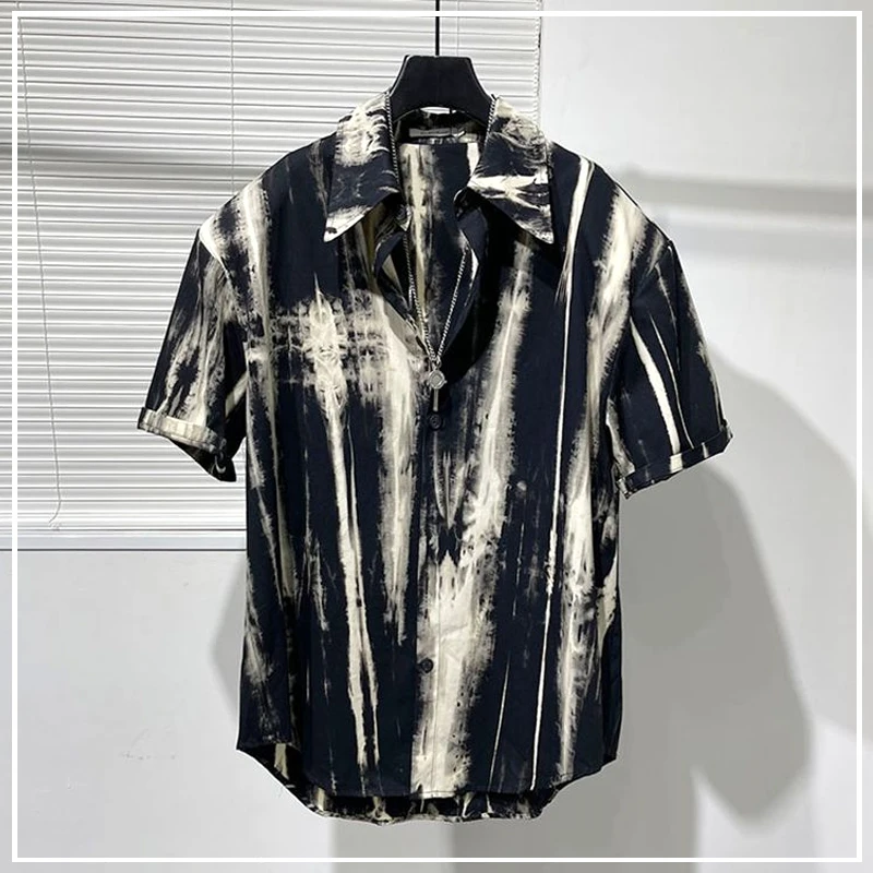 Camisa estampada de tintura de manga curta masculina, estilo punk chique, casual solto, grande, gola com babados, versátil, verão, novo, mais, 2022