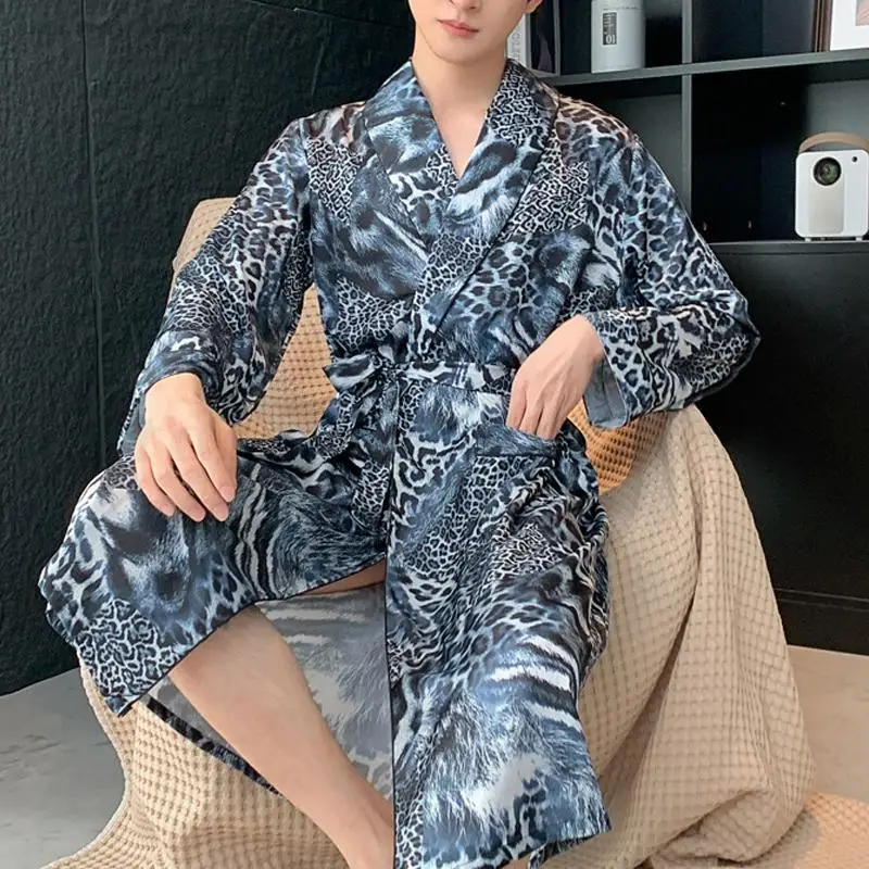 موضة ليوبارد طباعة رداء الذكور ملابس خاصة الحرير الساتان بأكمام طويلة البشكير كيمونو ثوب الرجال التلبيب ملابس المنزل ثوب النوم المتسكعون #3