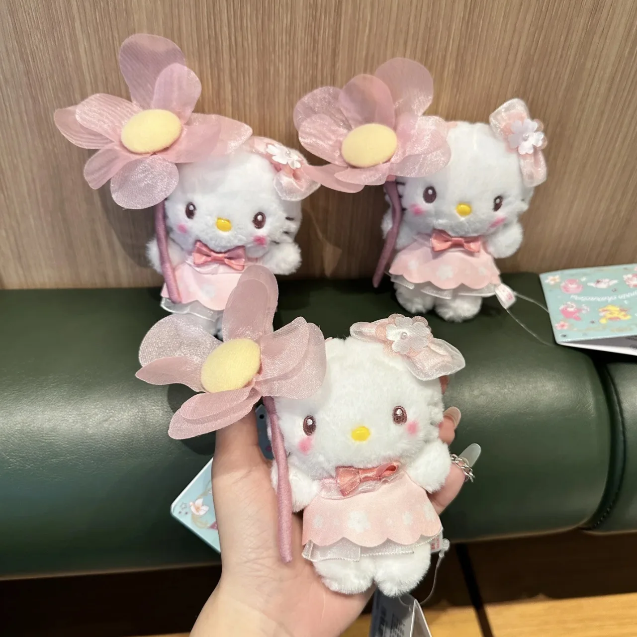 絶妙な弓型ハローキティぬいぐるみDIYバッグペンダント漫画かわいいハローキティ人形キーホルダーバックパックデコレーションアクセサリー