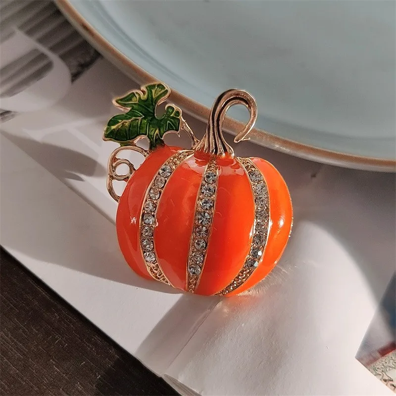 Trendy Halloween Enamel Pumpkin Ghost Bat Brooches Pins for Women Men Charm Rhinestone Jewelry Hat Backpack Clothes Accessories