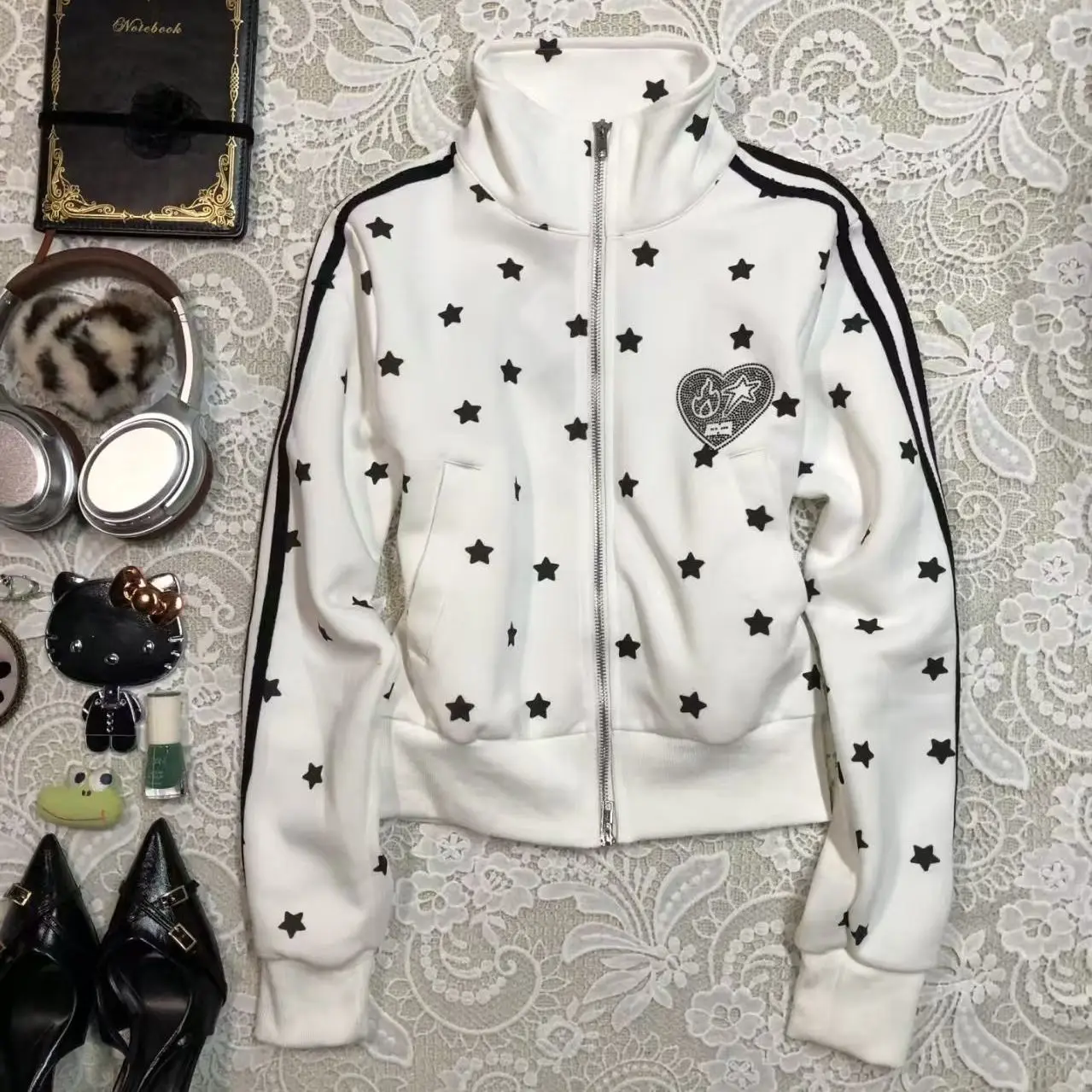 Π’ΠΎΠΏΡ-ΡΡΠΎΠΉΠΊΠΈ Fairycore Π² Π°ΠΌΠ΅ΡΠΈΠΊΠ°Π½ΡΠΊΠΎΠΌ ΡΡΠΈΠ»Π΅ 90-Ρ
Π³ΠΎΠ΄ΠΎΠ² Gyaru Acubi Alt, ΡΠΎΠ»ΡΡΠΎΠ²ΠΊΠ° Π½Π° ΠΌΠΎΠ»Π½ΠΈΠΈ Ρ ΠΏΡΠΈΠ½ΡΠΎΠΌ Π² ΡΡΠΈΠ»Π΅ Π³ΡΠ°Π½ΠΆ, ΡΠ»ΠΈΡΠ½Π°Ρ ΠΎΠ΄Π΅ΠΆΠ΄Π°, ΠΆΠ΅Π½ΡΠΊΠΈΠ΅ ΡΠΎΠ»ΡΡΠΎΠ²ΠΊΠΈ ΡΠΎ Π·Π²Π΅Π·Π΄Π°ΠΌΠΈ, ΠΏΠΎΠ»ΠΎΡΠ°ΡΠ°Ρ ΠΊΡΡΡΠΊΠ° Π’ΠΎΠΏΡ-ΡΡΠΎΠΉΠΊΠΈ Fairycore Π² Π°ΠΌΠ΅ΡΠΈΠΊΠ°Π½ΡΠΊΠΎΠΌ ΡΡΠΈΠ»Π΅ 90-Ρ
Π³ΠΎΠ΄ΠΎΠ² Gyaru Acubi Alt, ΡΠΎΠ»ΡΡΠΎΠ²ΠΊΠ° Π½Π° ΠΌΠΎΠ»Π½ΠΈΠΈ Ρ ΠΏΡΠΈΠ½ΡΠΎΠΌ Π² ΡΡΠΈΠ»Π΅ Π³ΡΠ°Π½ΠΆ, ΡΠ»ΠΈΡΠ½Π°Ρ ΠΎΠ΄Π΅ΠΆΠ΄Π°, ΠΆΠ΅Π½ΡΠΊΠΈΠ΅ ΡΠΎΠ»ΡΡΠΎΠ²ΠΊΠΈ ΡΠΎ Π·Π²Π΅Π·Π΄Π°ΠΌΠΈ, ΠΏΠΎΠ»ΠΎΡΠ°ΡΠ°Ρ ΠΊΡΡΡΠΊΠ°