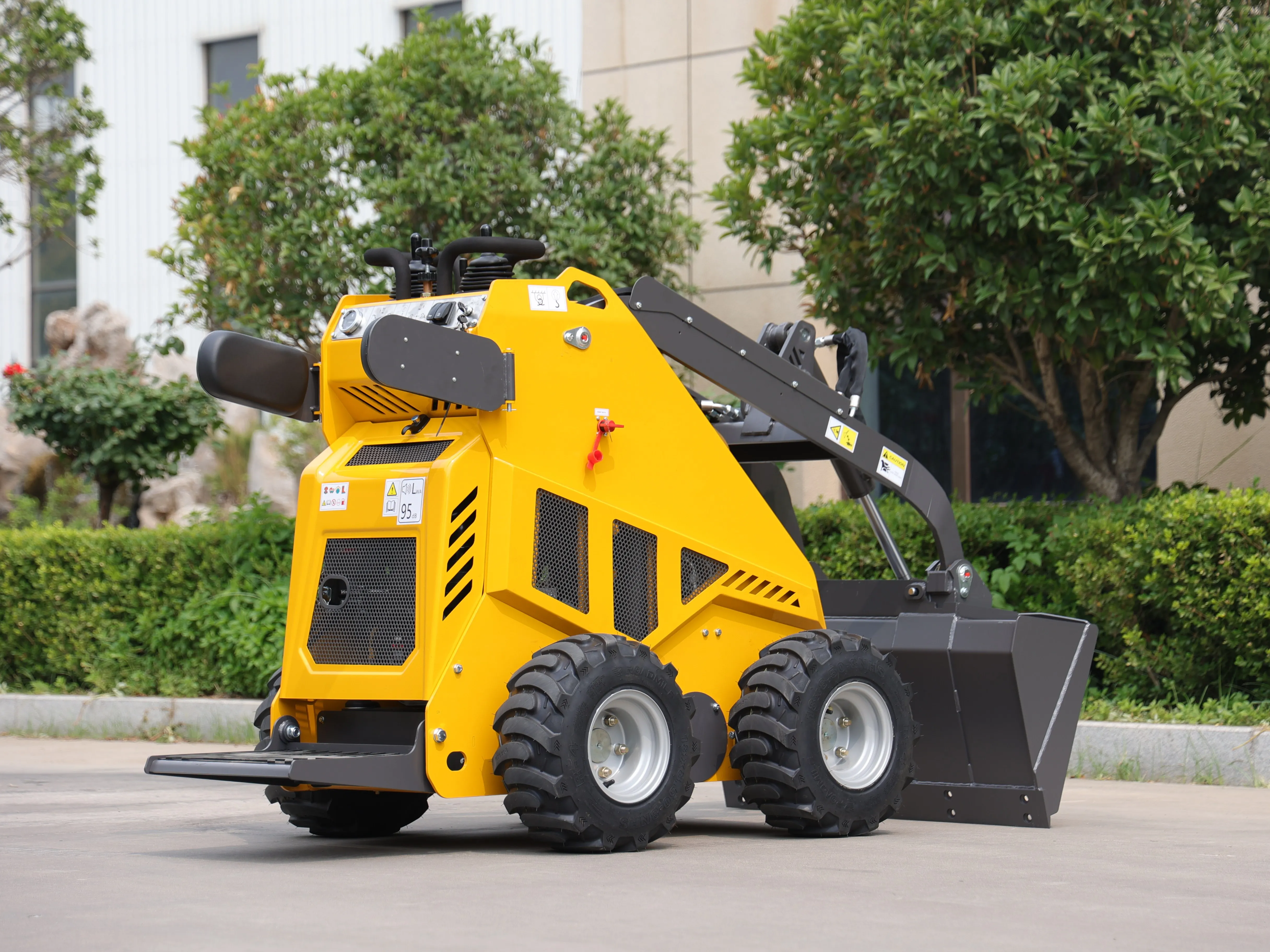 Euro 5 EPA Kubota Diesel Skid Steer Mini Track Skid Steer 400KG con tosaerba Forest Mulcher