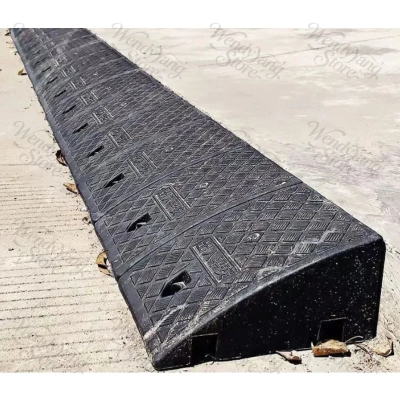 Suitable for Car Entrance Ramp Triangular Pad Reducer, Car Motorcycle Heavy-duty Wheelchair Rubber Wheel Durability Value of 4CM