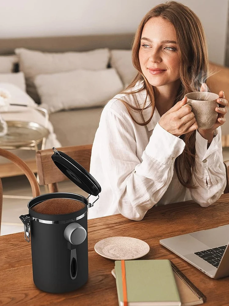 Le récipient à café conserve la fraîcheur avec cuillère et couvercle de suivi de date avec Valve de Co2, boîte de stockage des aliments en grains de café