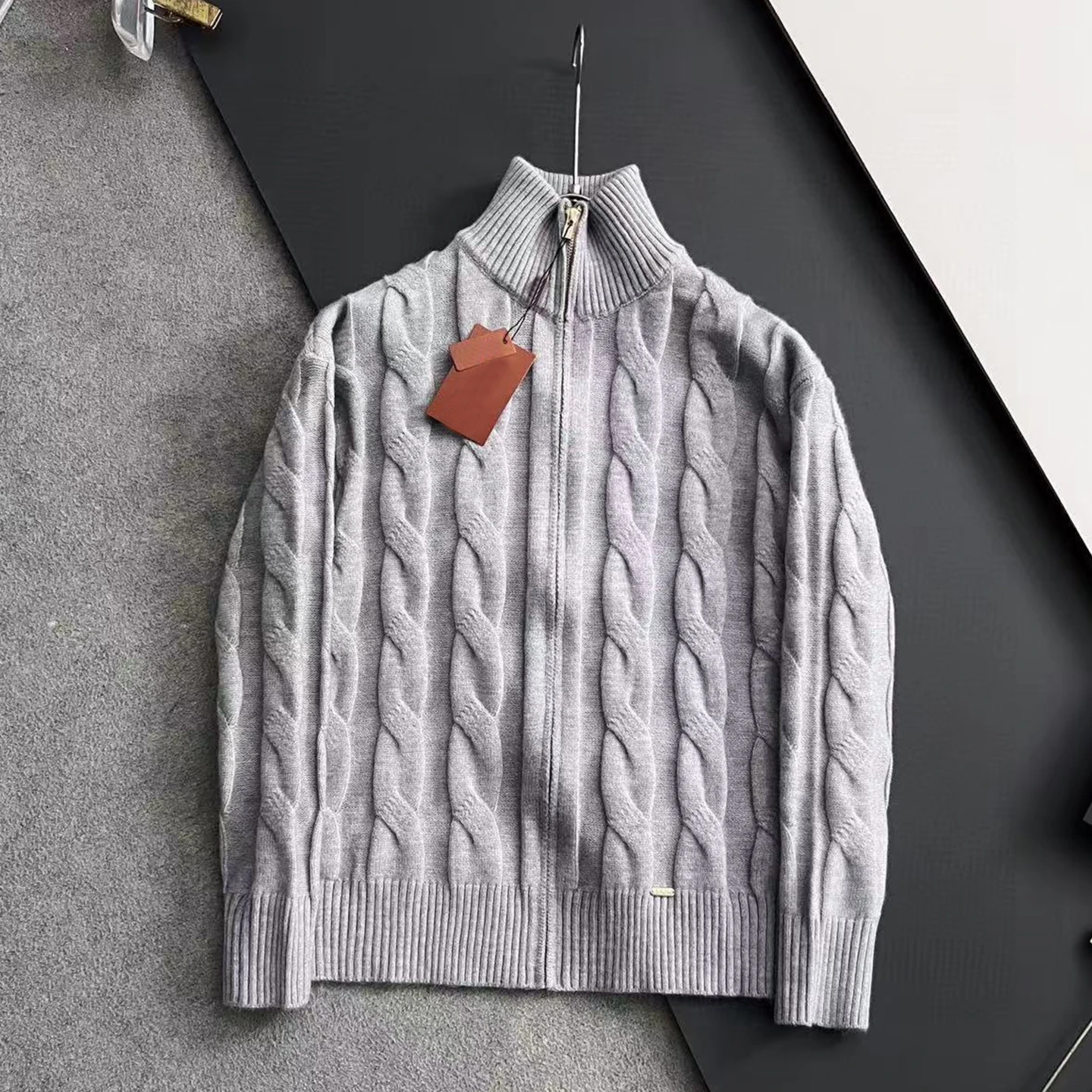 

Итальянский вязаный свитер из шерсти LP Twist с воротником-стойкой и воротником-стойкой