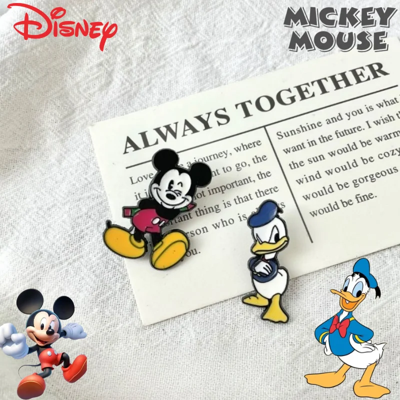 

Creative Disney Donald Duck Mickey Cute Cartoon Pattern Men's and Women's Fashion Alloy Brooch Delicate Portable Accessories