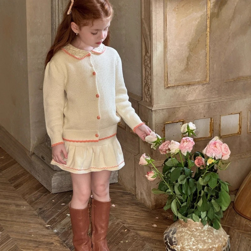 

Осень 2025 г., свитер с контрастным воротником для девочек, кардиган и юбка, комплект из двух предметов