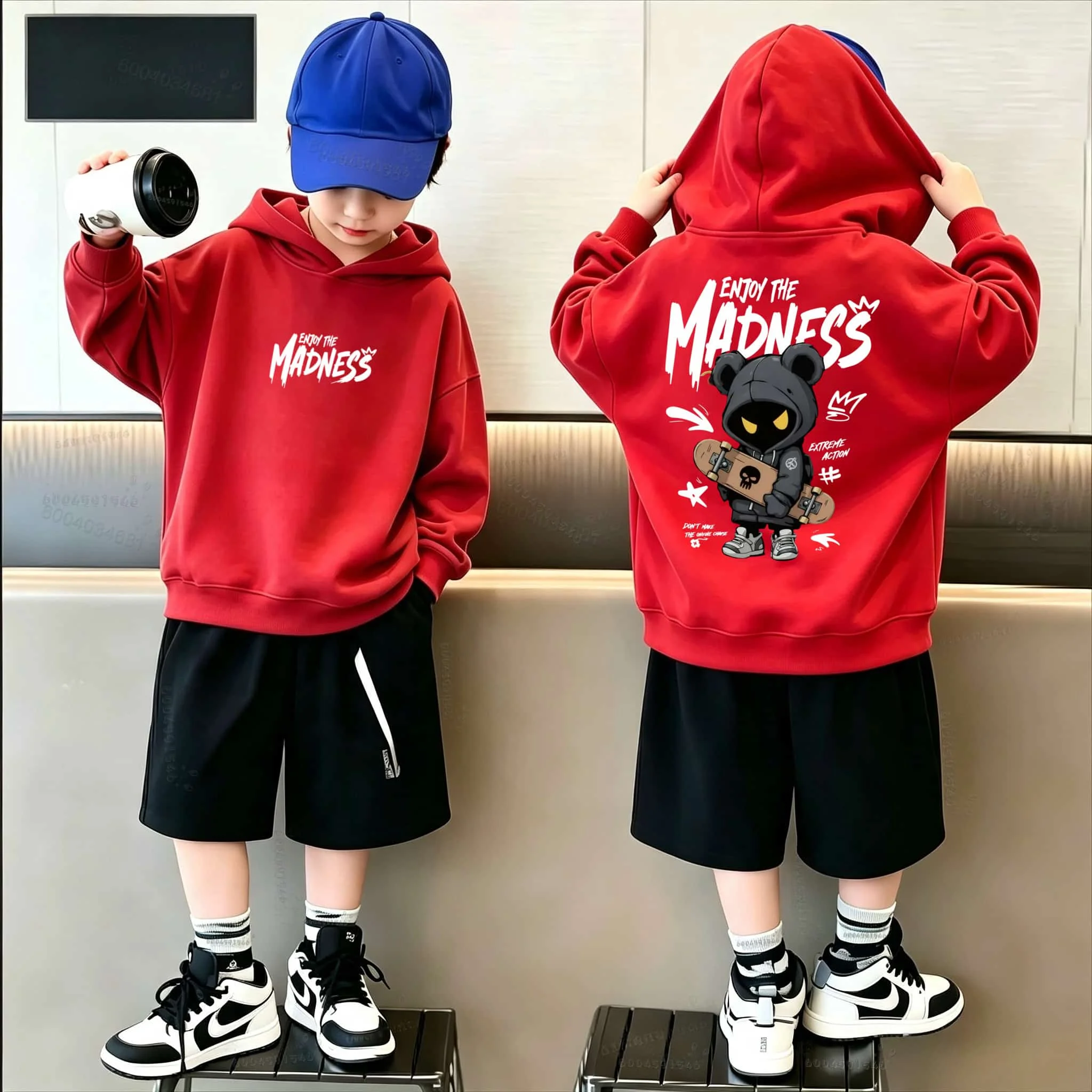 Modisches, trendiges Kinder-Kapuzen-Sweatshirt mit Bärenmotiv. Ein bequemer und weicher Pullover für Jungen, Mädchen oder Babys. – Detail 13
