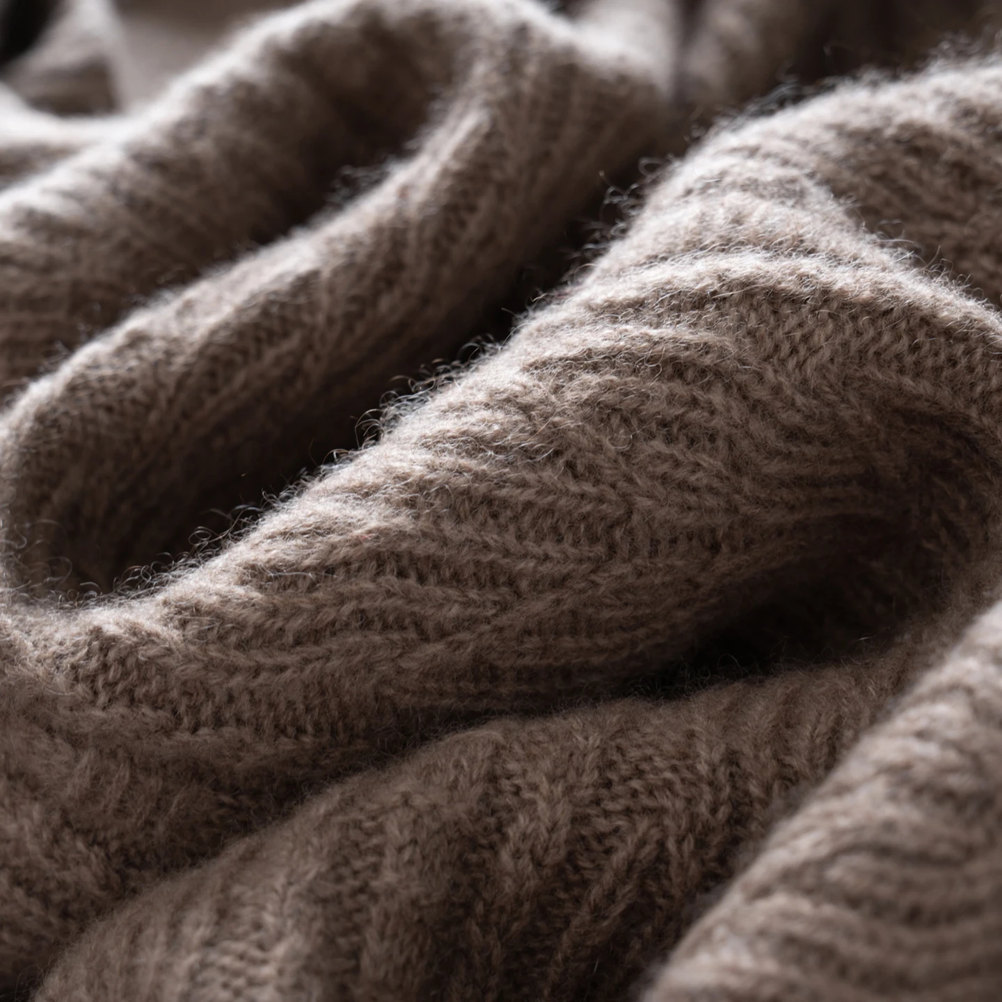 High quality men's 100% pure cashmere pullover luxury brand knitted sweater loose round neck Tops Pull Jumper men's streetwear