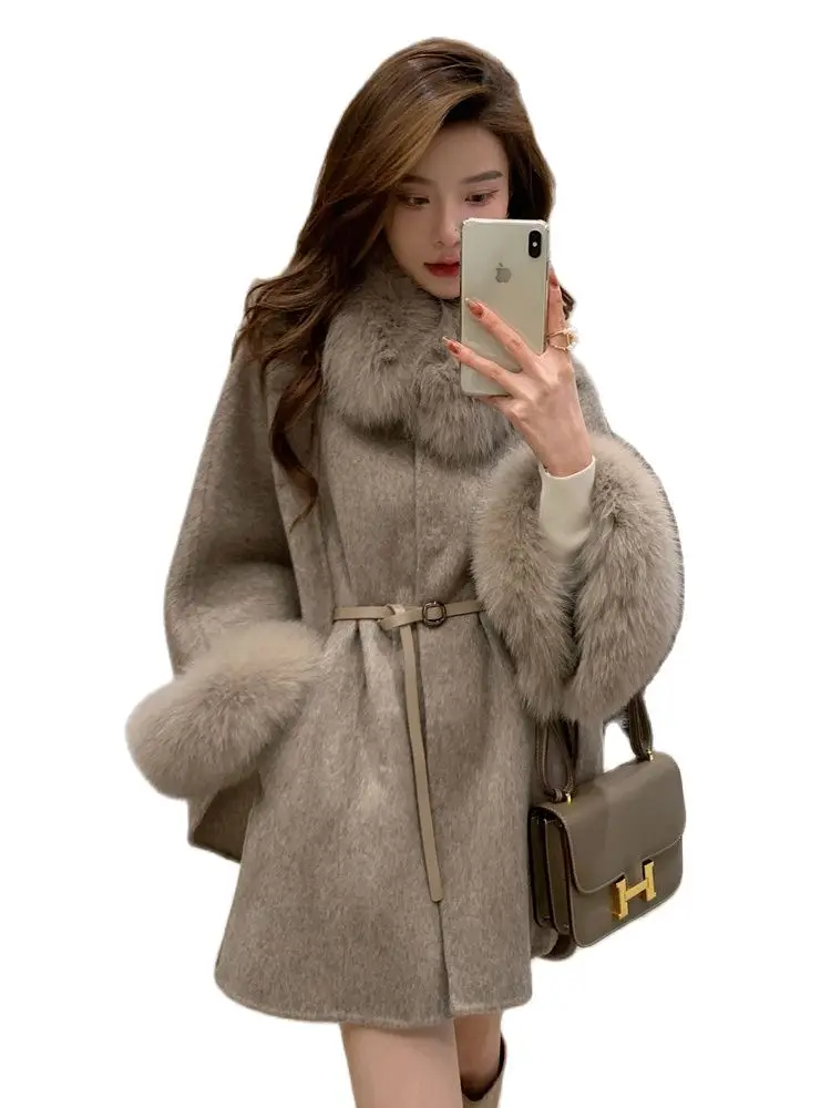 

2023 New Arrivals Ladies Real Fox Fur Cloak Streetwear Shawls Fur Poncho Women Wool Cape Fashion Cashmere Wool Poncho