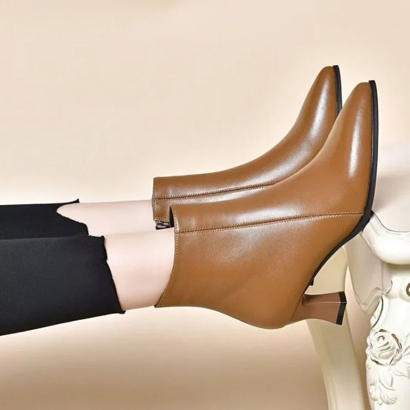 

2025 Spring New Pointy High-heeled Ankle Boots Fashion Simple British Style Side Zipper Women's Shoes