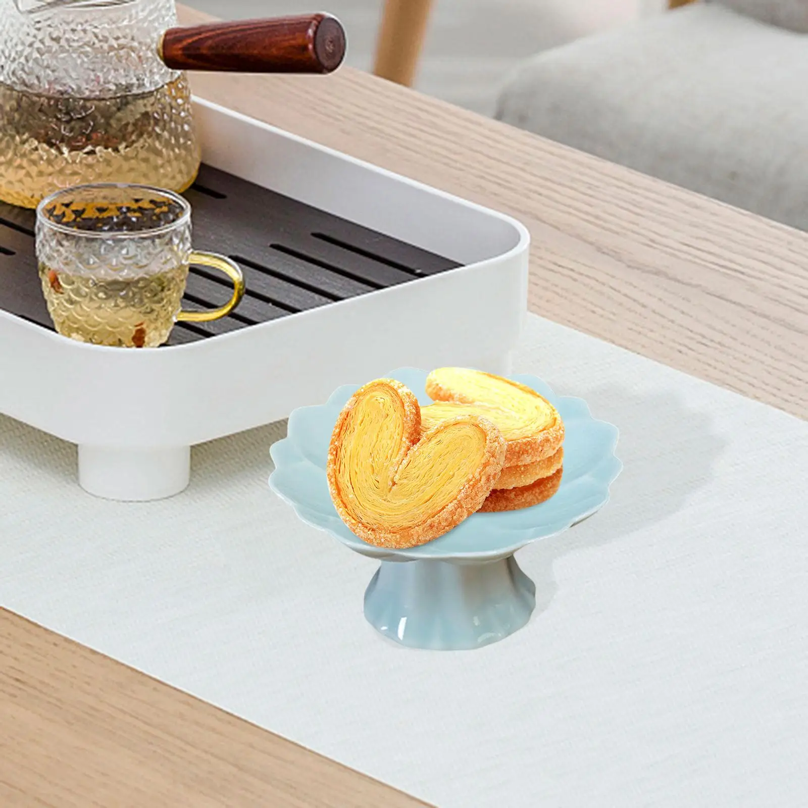 Ceramic Footed Plate Lotus Shaped Elegant Fruit and Vegetable Holder, Fruit Bowl for Dining Table Parties Kitchen