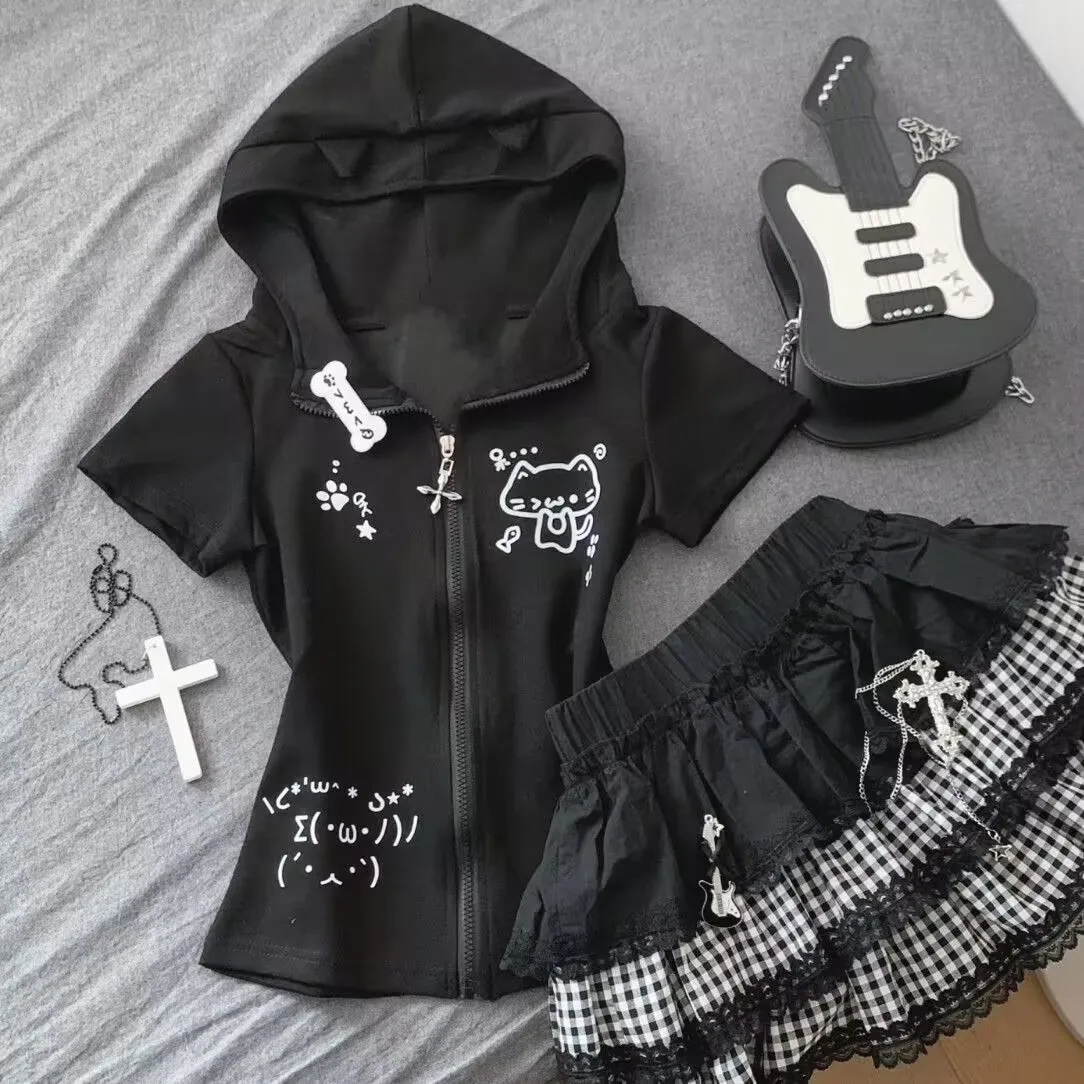 قميص صيفي لطيف بأكمام قصيرة على الطراز الياباني Y2K، ضيق ومريح، مع غطاء للرأس وسحاب، ملابس رياضية عصرية للنساء