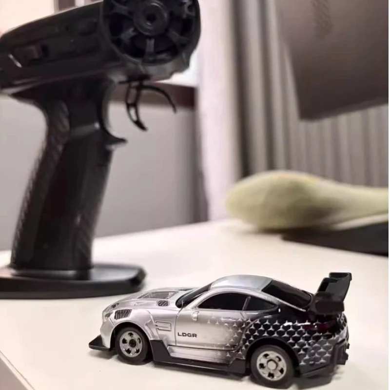 

1:64 Mini Rc Remote Control Car Full-Scale Four-Wheel Drive Drift Racing Car Desktop Car Toy Children'S Big Boy Gift