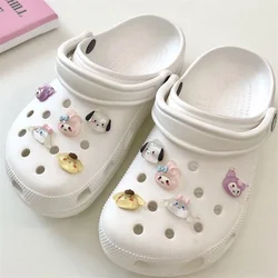 Miniso 10 pçs bonito dos desenhos animados sanrio sapatos charme conjunto kuromi cinnamoroll melodia decorações dos desenhos animados para tamancos e sandálias presentes de festa