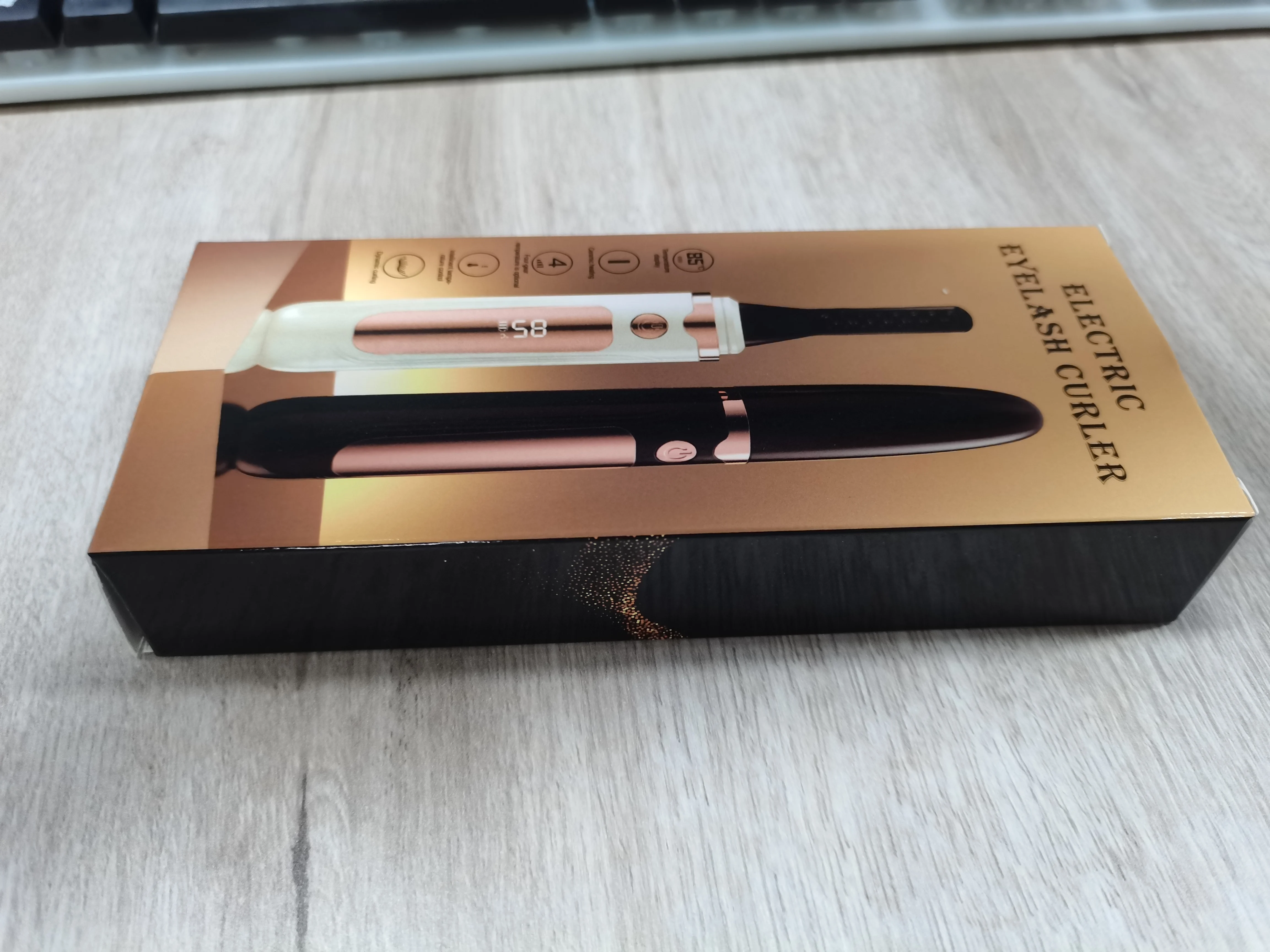 Portable mini eyelash curler, fast heating, intelligent temperature adjustment, LCD display temperature, portable makeup tool