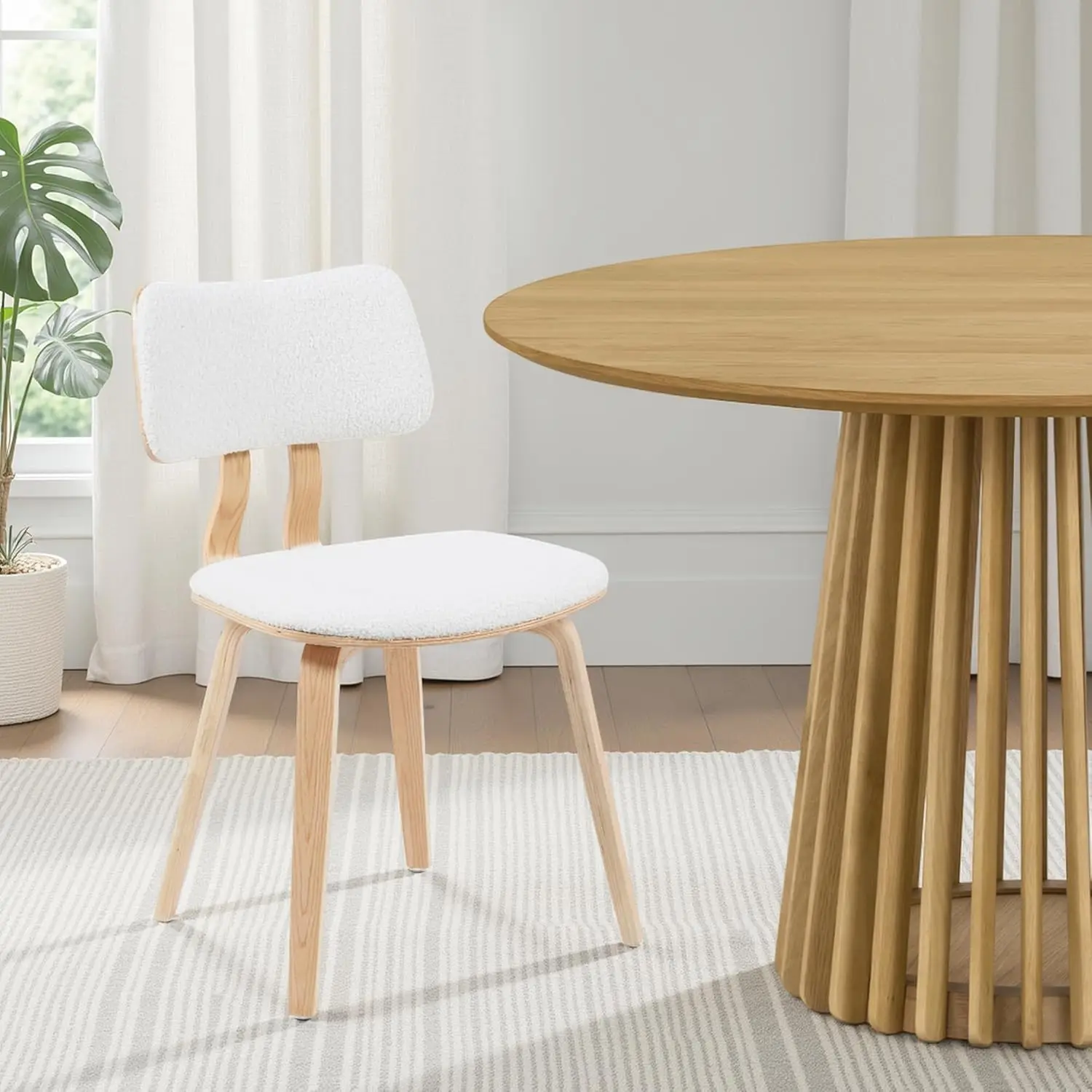 

Mid-Century Modern Upholstered Dining Chair in White Boucle with Patterned Oak Finish, Elegant Design for Home Decor
