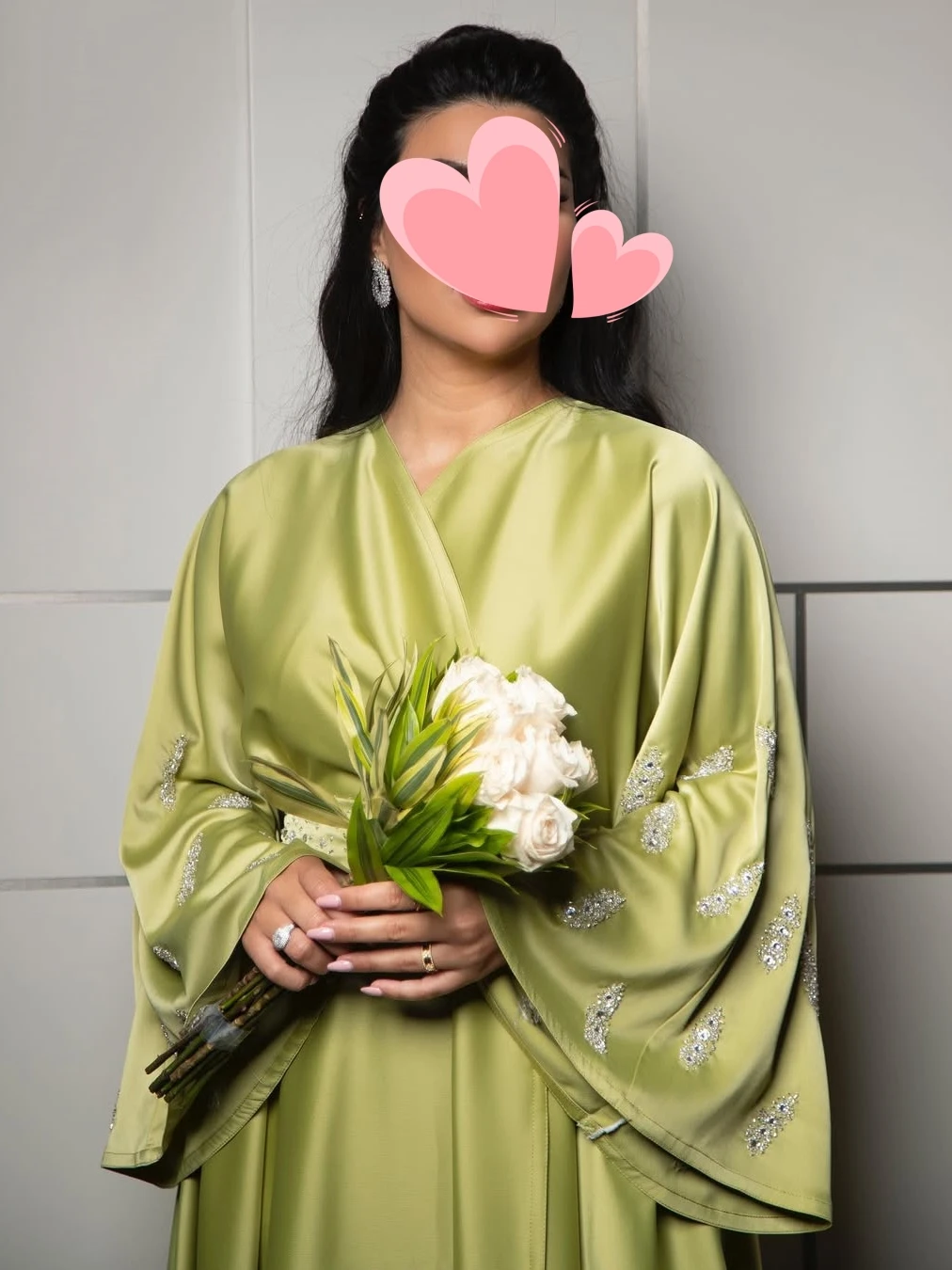 Elegancka, vintage'owa, słodka, zielona satynowa suknia z koralikami, dekolt w serek, stylowa, nowa, szyta na miarę, na formalne okazje, studniówkę, wieczorowa.