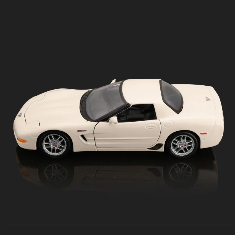 New Product Maisto 1:24 Chevrolet Corvette Z06 Alloy Miniature Diecast Model Chevrolet Sports Toys Car Model Ornaments Kid Gift