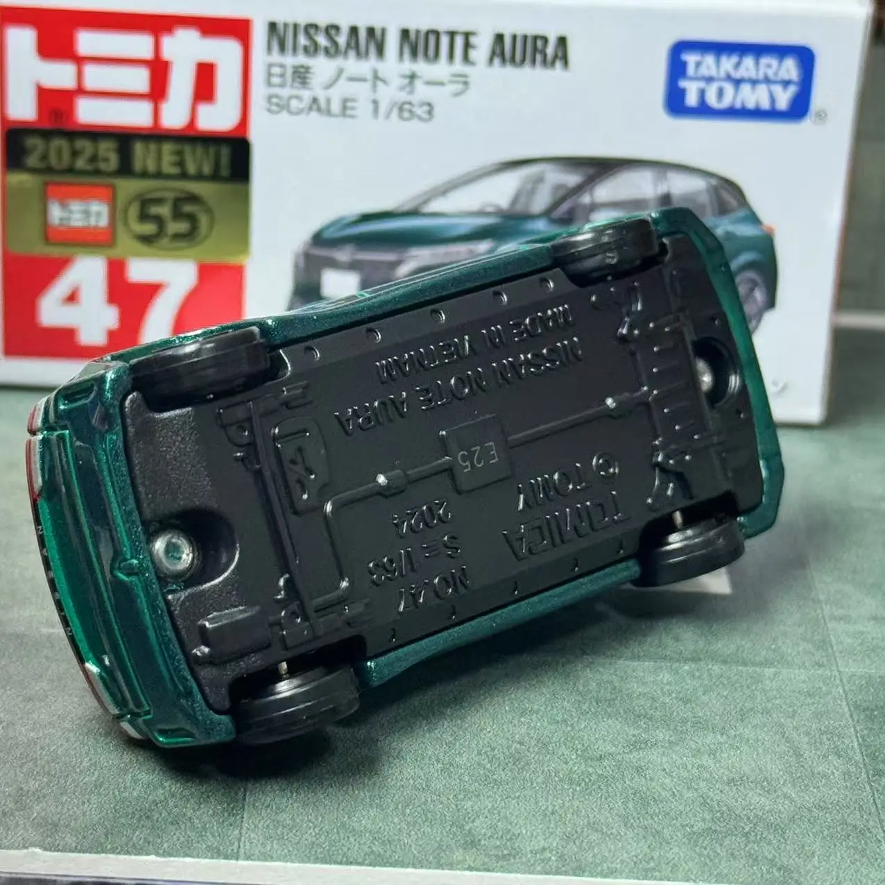 Takara Tomy Tomica No. 47 Nissan Notebook Aura Casting aleación estática coche vehículo Diecast Metal modo colección exhibición niño juguete