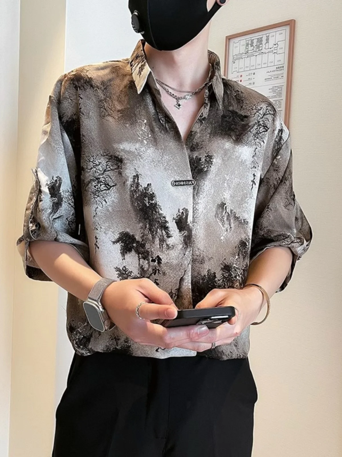 

Мужская повседневная шелковая рубашка с коротким рукавом, тонкая летняя рубашка из ледяного шелка, свободный крой, не требует глажки, модный топ для мужчин