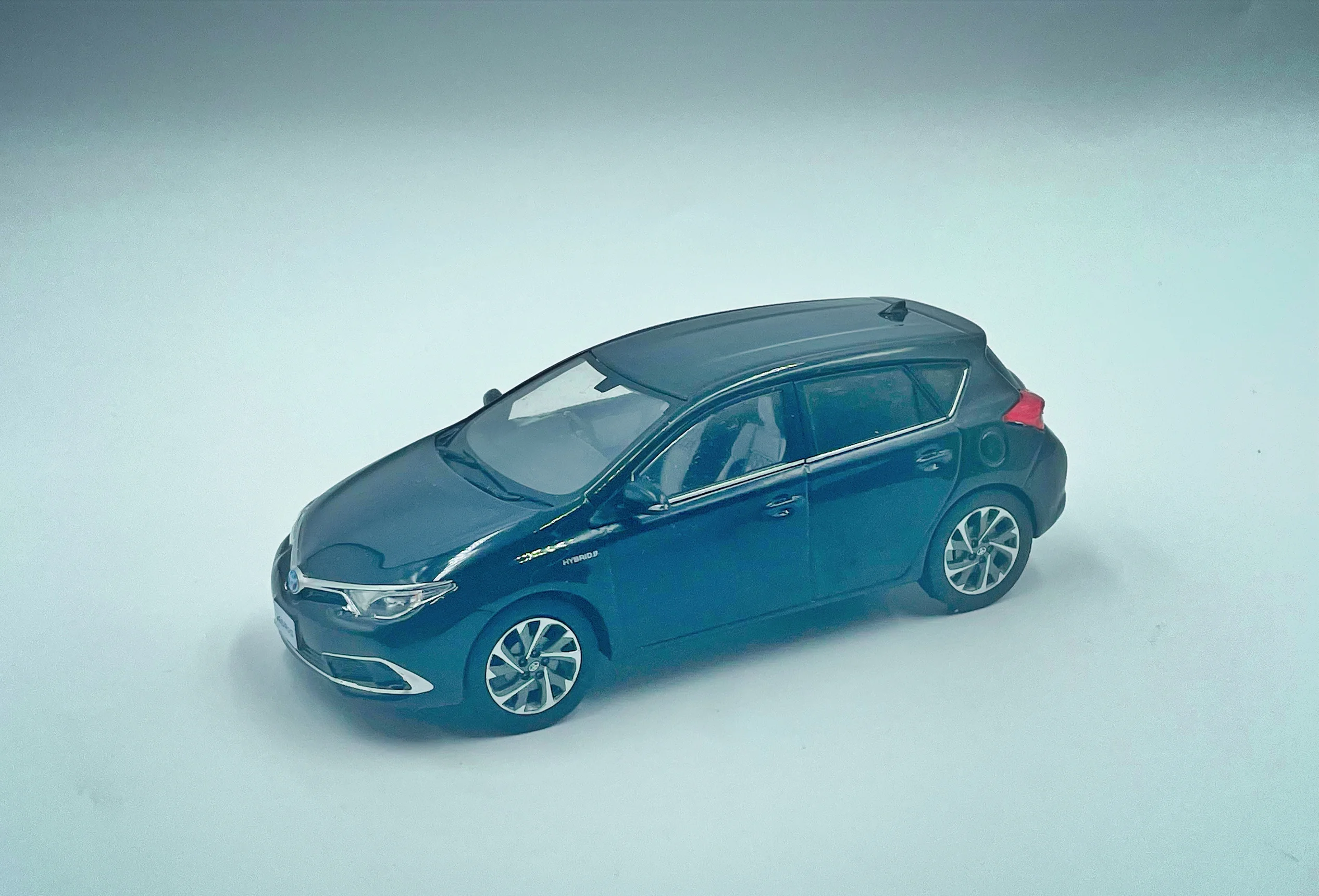 OEM 1:30 AURIS Hybrid Simulation Limited Edition Alloy Metal Static Car Model Toy Gift