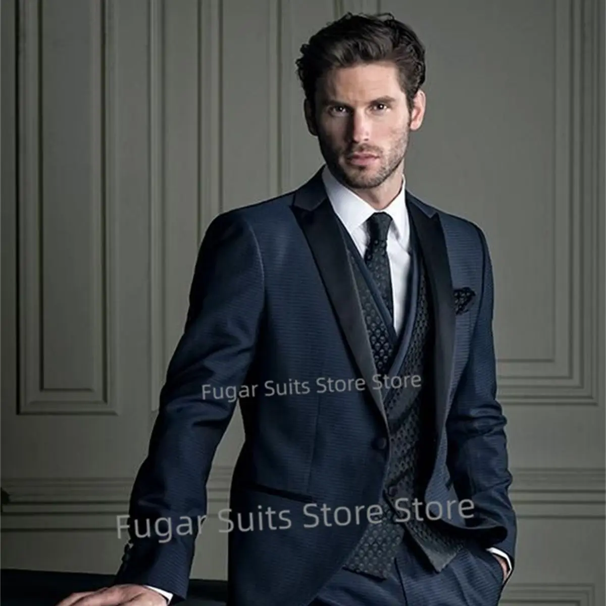 

Classic Navy Blue Wedding Men Suit Slim Fit Black Peak Lapel Groom Tuxedos Prom 3Pieces Set Business Male Blazer Terno Masculino