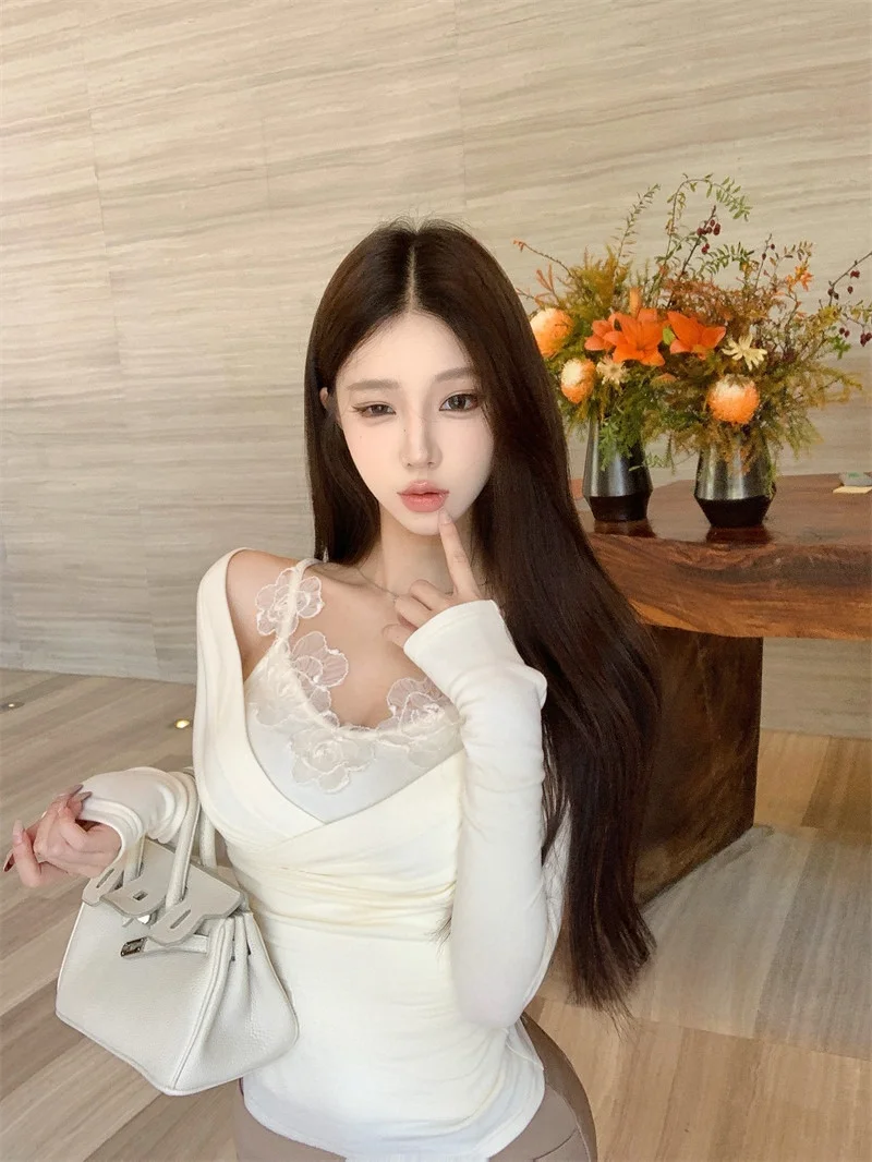 

Весна 2026: Модный женский комплект с V-образным вырезом, кружевными цветочными вставками и бретелями, однотонный, повседневный, приталенный крой