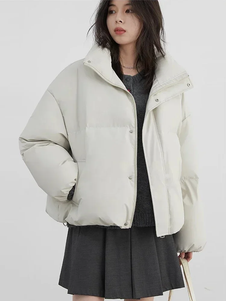 شيك فين معاطف نسائية عصرية فضفاضة بياقة واقفة PU 90 سترات بيضاء مبطنة للأسفل ملابس نسائية دافئة لخريف وشتاء 2025