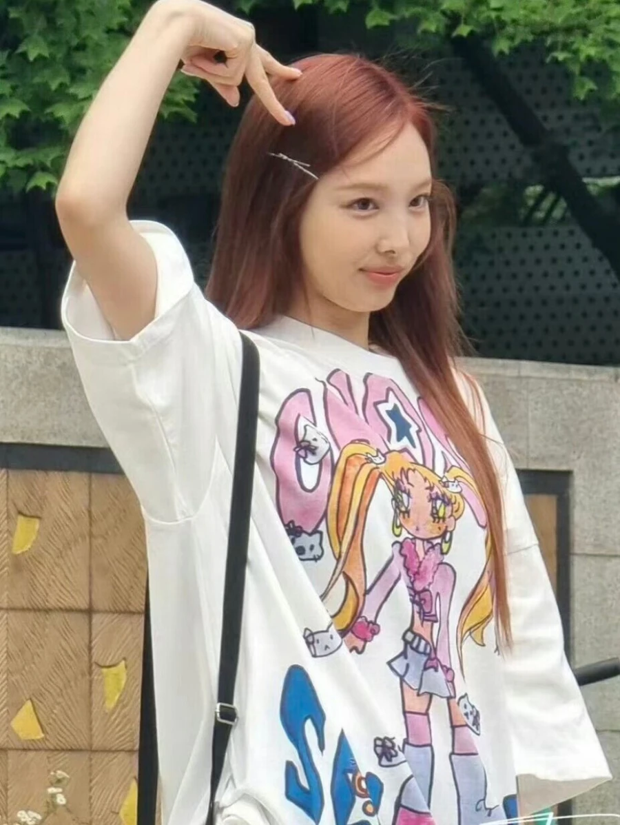 Celebrity-endorsed Korean designer summer graffiti oversized Crew Neck Casual Versatile T-shirt for Men Women Unisex Short Top