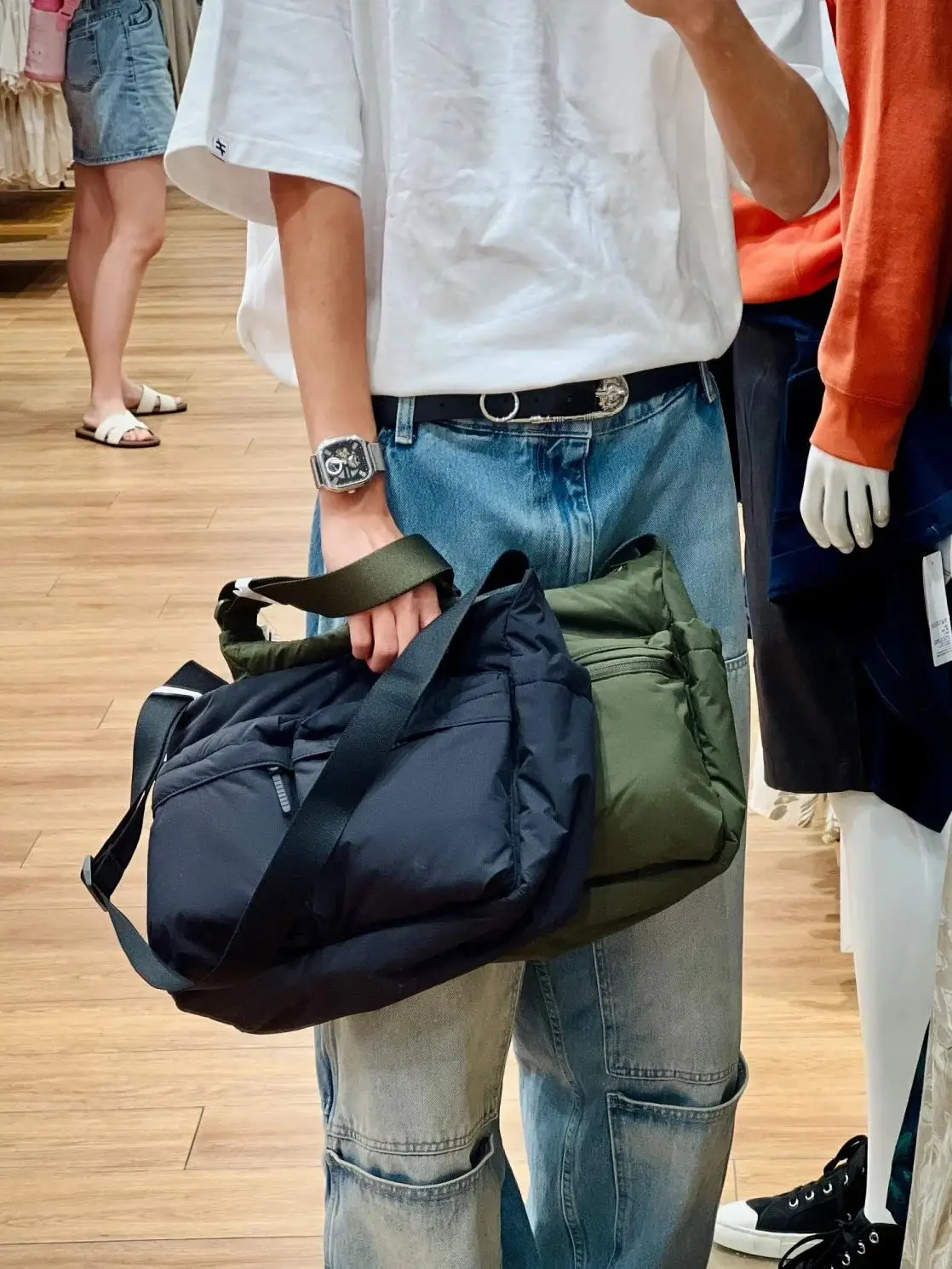Casual Large Capacity Sports Crossbody Bag Single Shoulder Bag Computer Bag with Multiple Pockets for Real Store Youth
