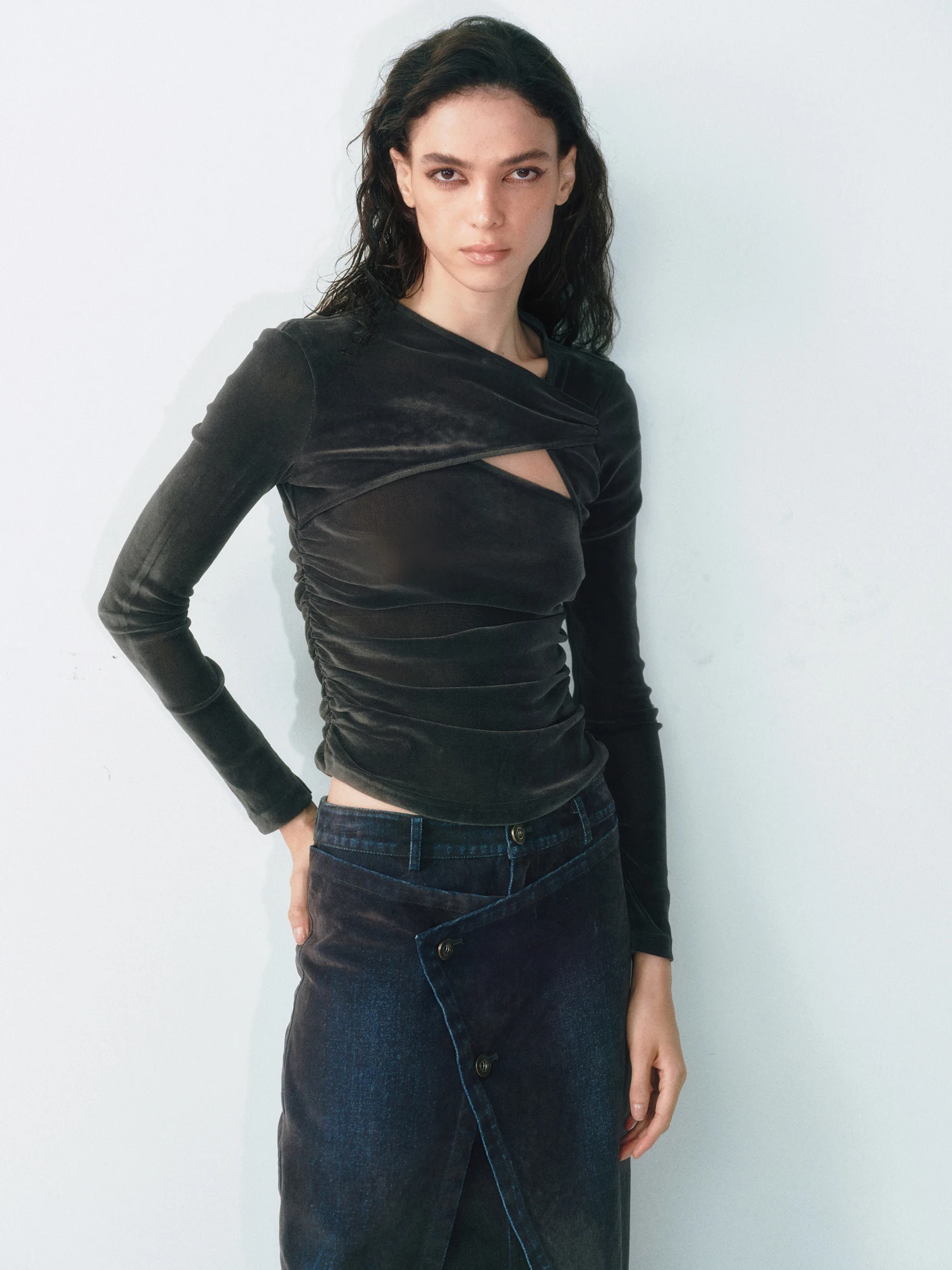 

LUCENCY Long Sve T-irt Lace Floing Gauze Soft Sle High Collar Hollow out Women's Premium Faion Autumn Winter Top