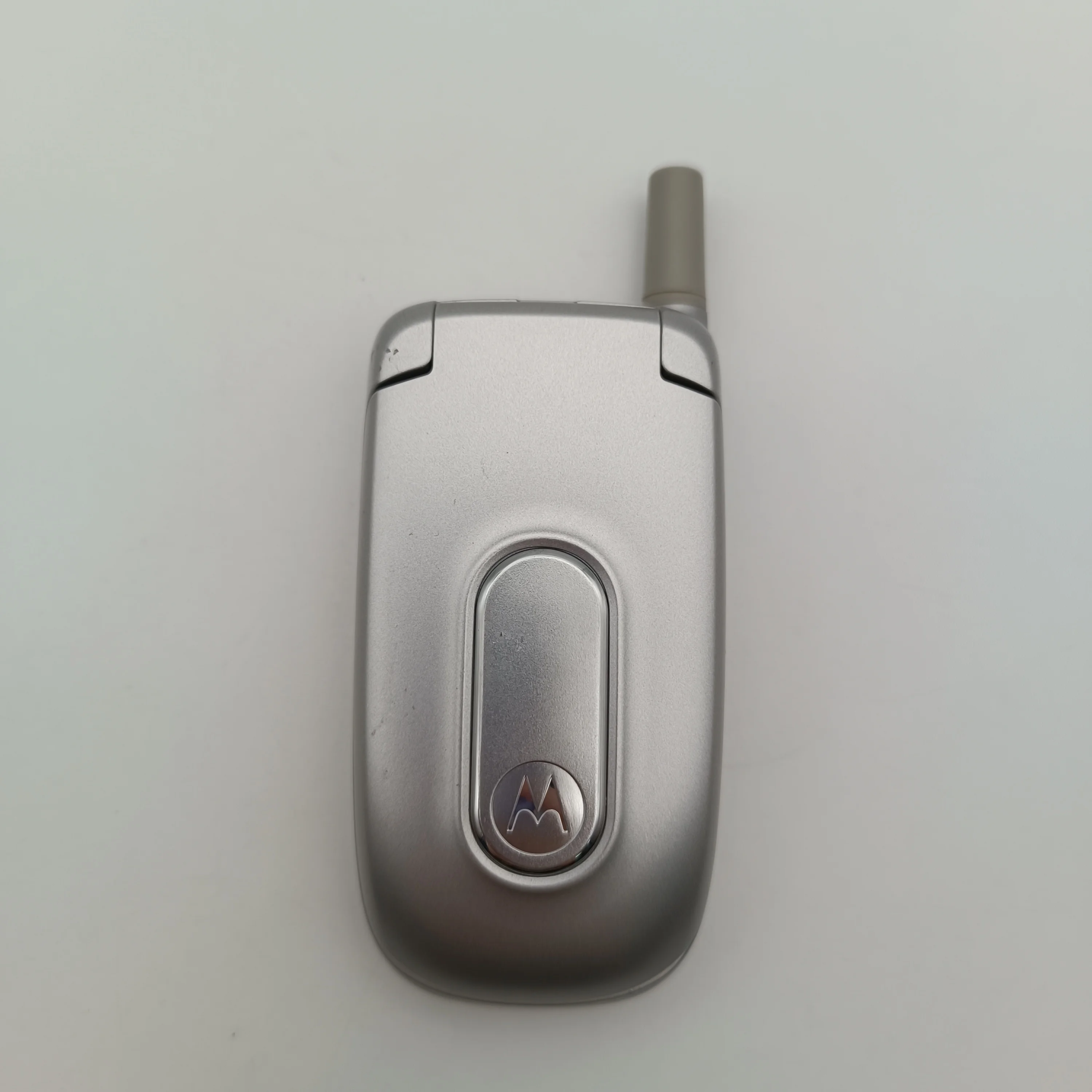 هاتف محمول أصلي مستعمل Motorola V171 غير مقفول 2G بقدرة 920 مللي أمبير في الساعة هواتف ذكية بحالة جيدة #4