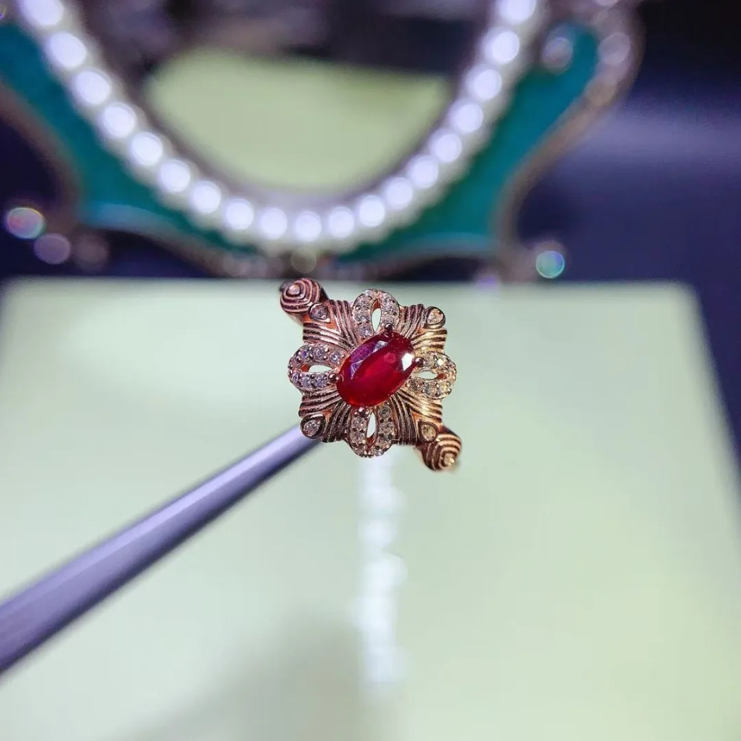 

Дизайнерское изготовленное кольцо с натуральным рубином из стерлингового серебра премиум-класса S925 для вневременной красоты